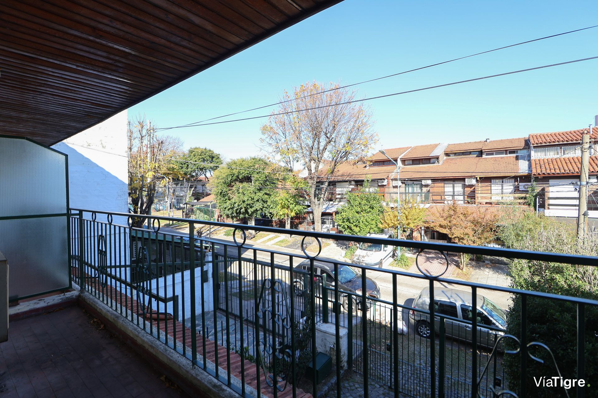 VENTA OLIVOS TRIPLEX 5 AMB 5Mts. ANCHO CON JARDIN