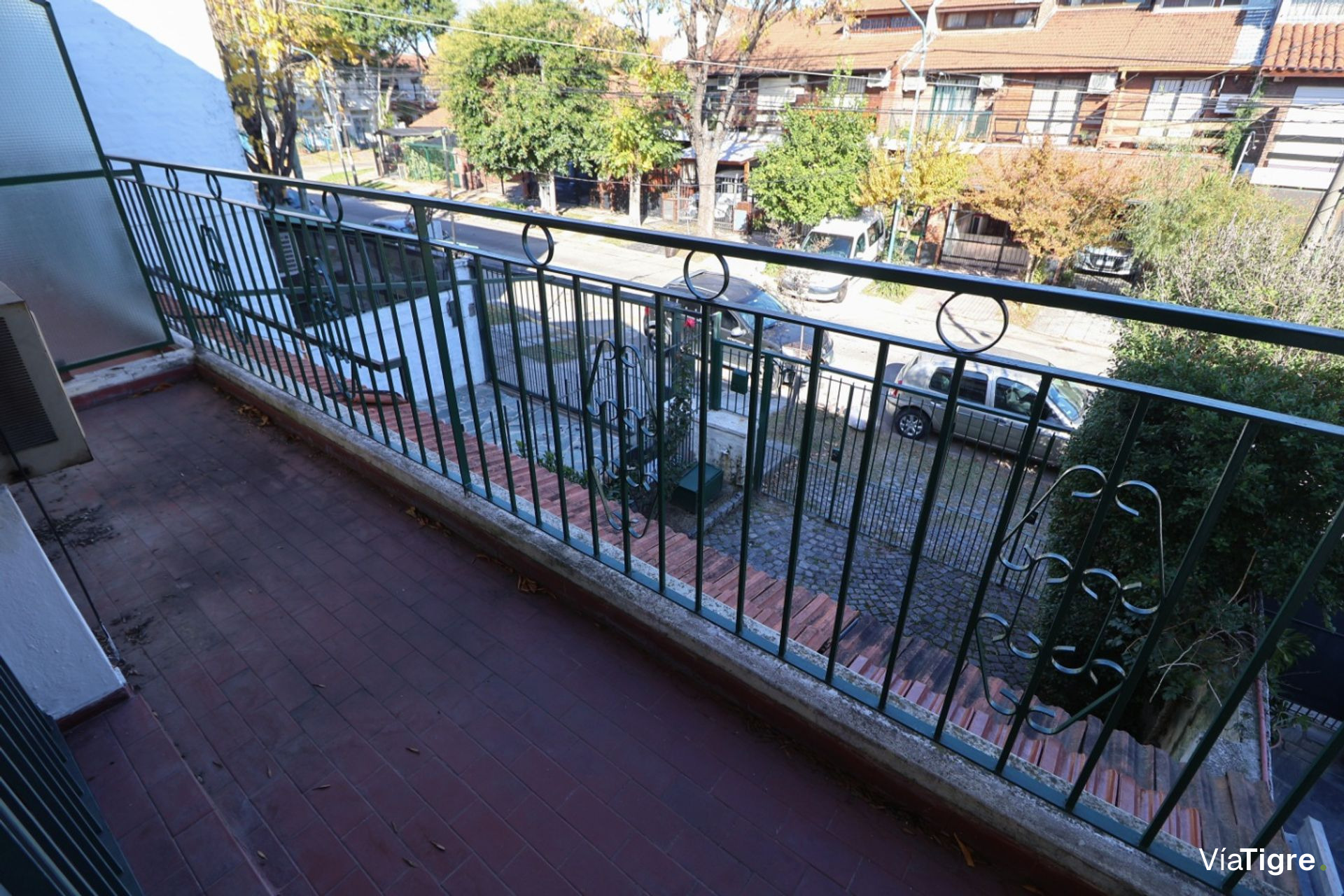 VENTA OLIVOS TRIPLEX 5 AMB 5Mts. ANCHO CON JARDIN