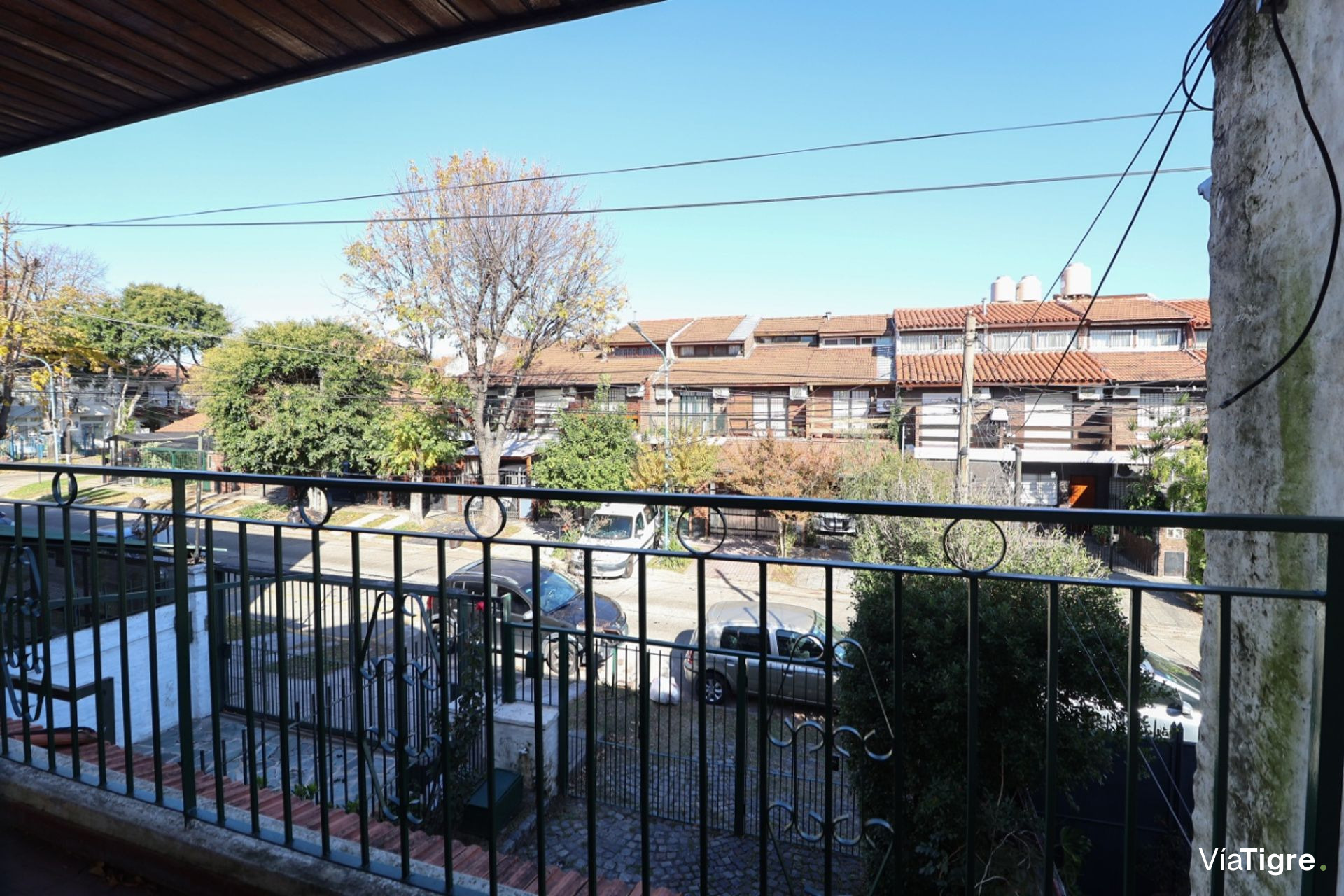 VENTA OLIVOS TRIPLEX 5 AMB 5Mts. ANCHO CON JARDIN