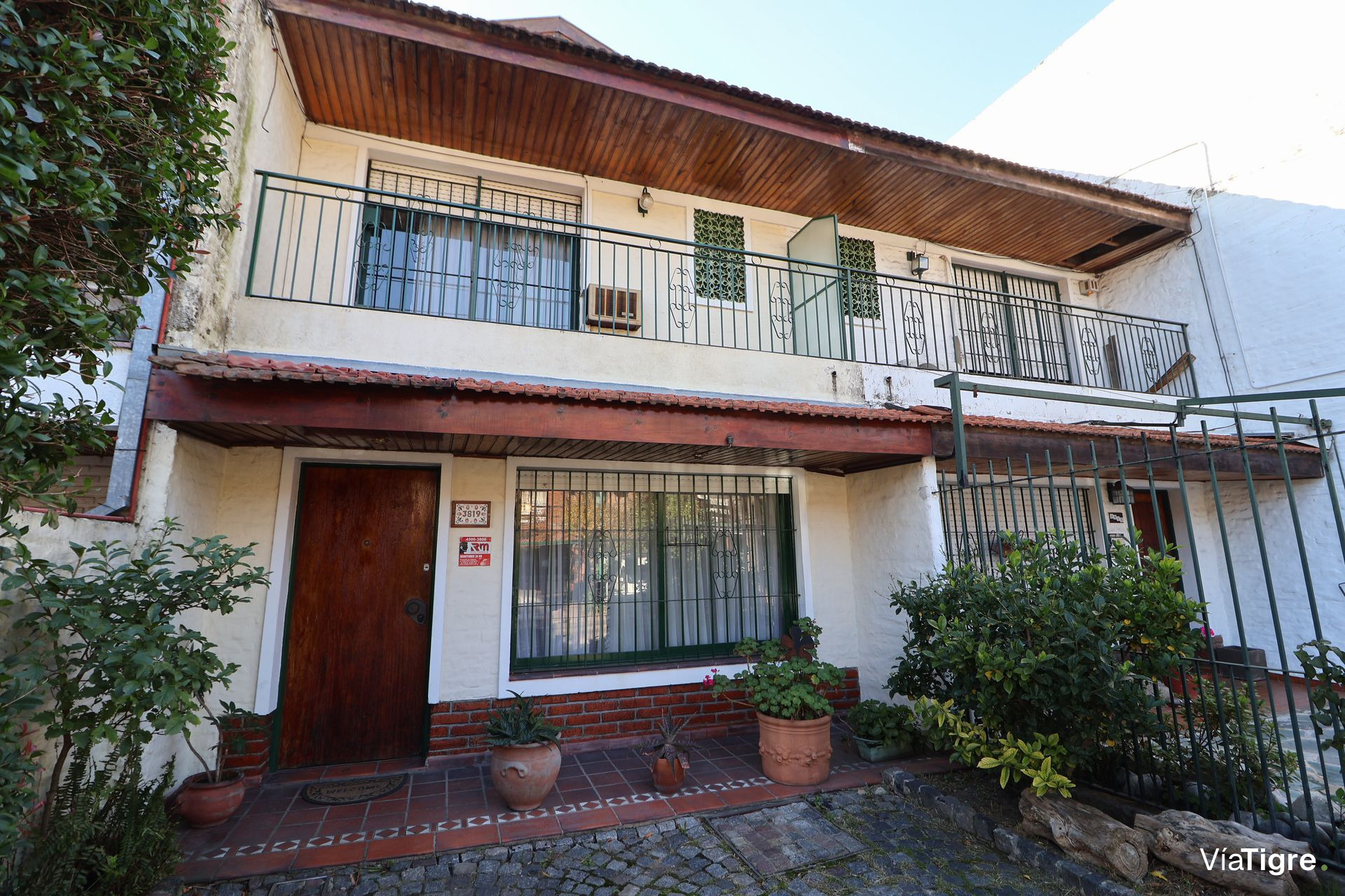 VENTA OLIVOS TRIPLEX 5 AMB 5Mts. ANCHO CON JARDIN