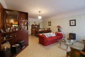 VENTA OLIVOS TRIPLEX 5 AMB 5Mts. ANCHO CON JARDIN