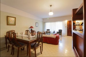 VENTA OLIVOS TRIPLEX 5 AMB 5Mts. ANCHO CON JARDIN