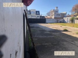Sale of Large Corner Lot - Vte. Lopez