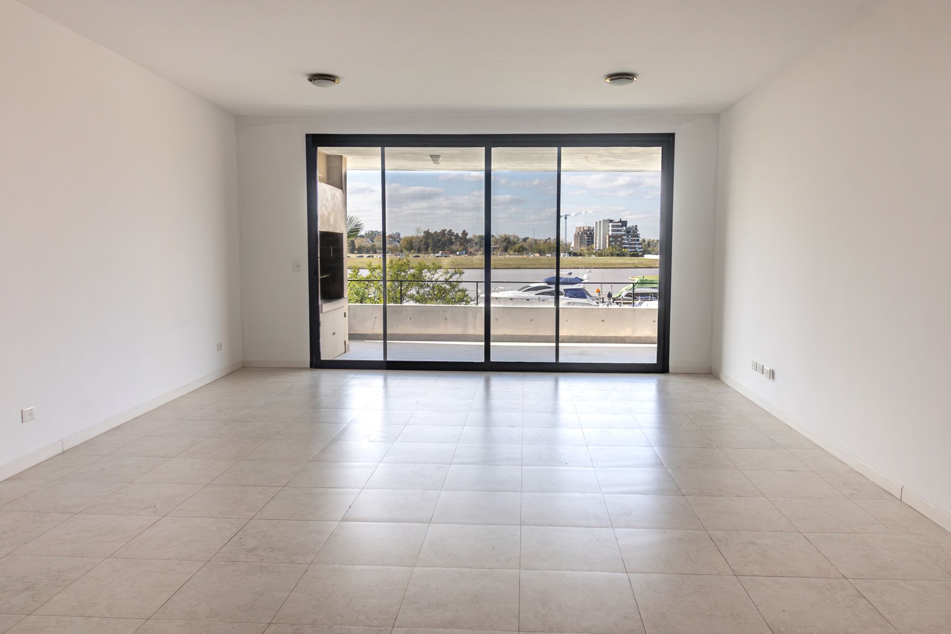 Departamento 4 amb.c/ 2 cochera y amarra-El Yacht