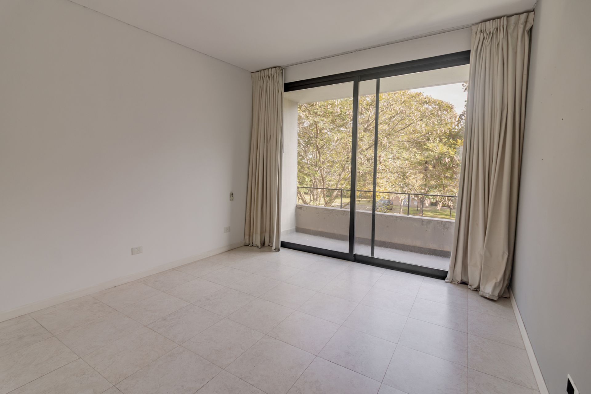 Departamento 4 amb.c/ 2 cochera y amarra-El Yacht
