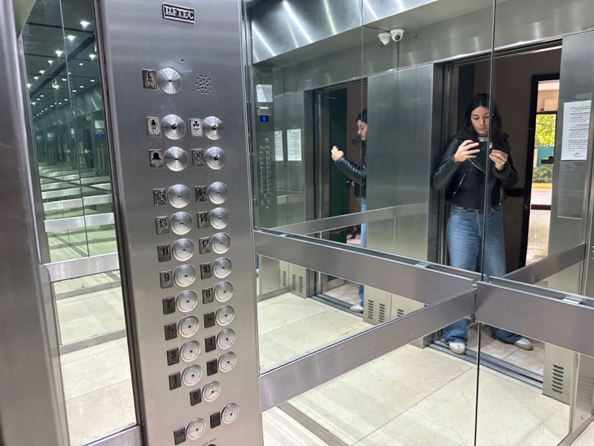 3 ambientes con balcón en complejo Riverside Tigre