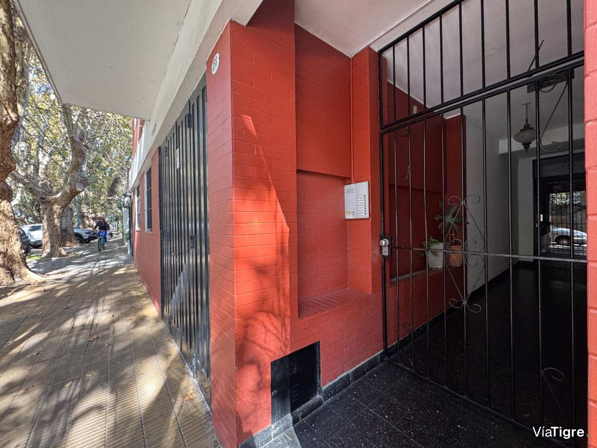 Dpto 2 amb en venta Vicente Lopez 1ºpiso escalera