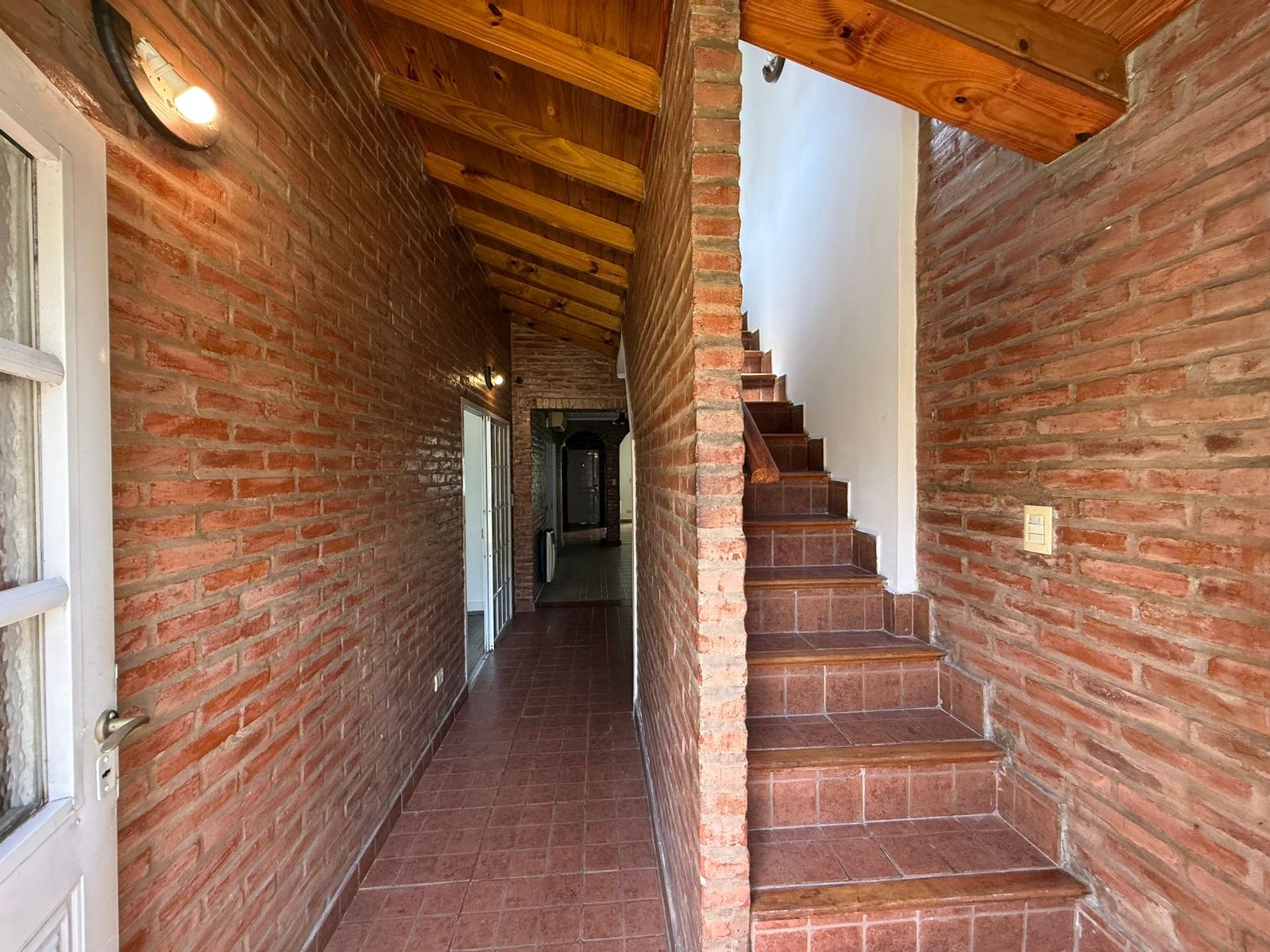 Casa 4 Amb Olivos Cochera Jardin Parrilla Permuta