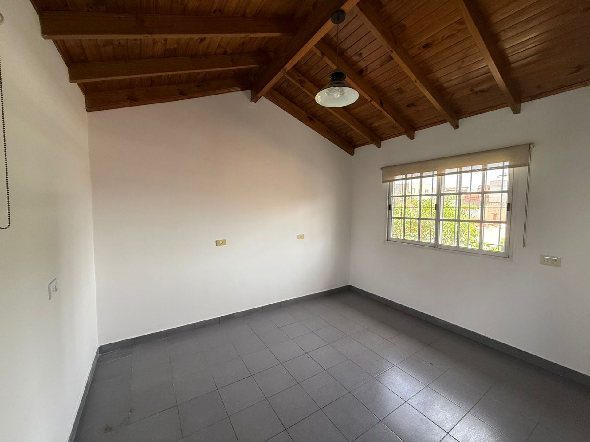 Casa 4 Amb Olivos Cochera Jardin Parrilla Permuta