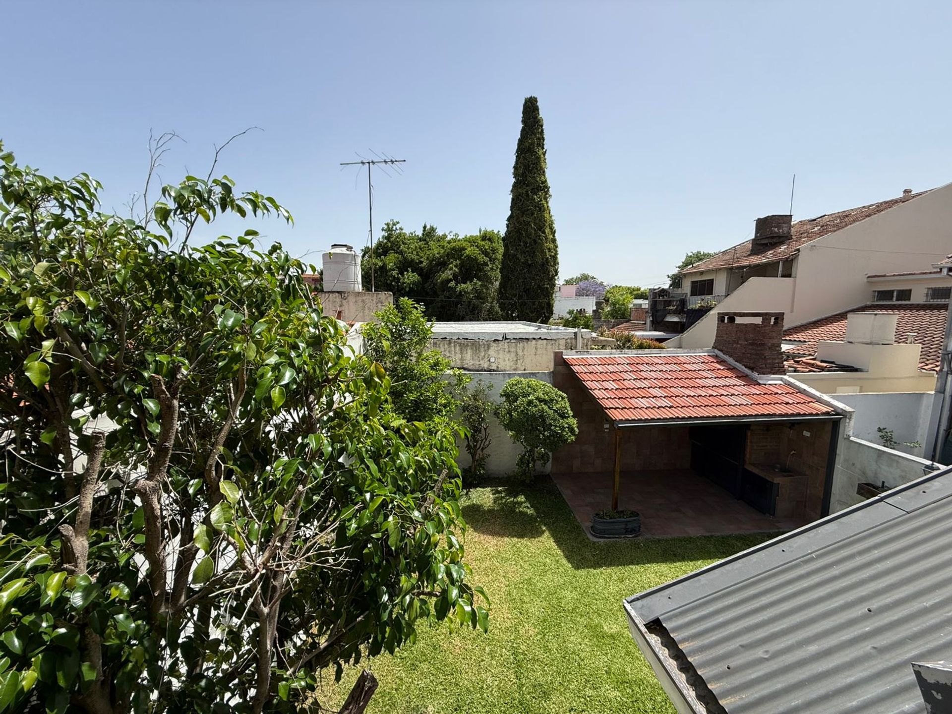 Casa 4 Amb Olivos Cochera Jardin Parrilla Permuta