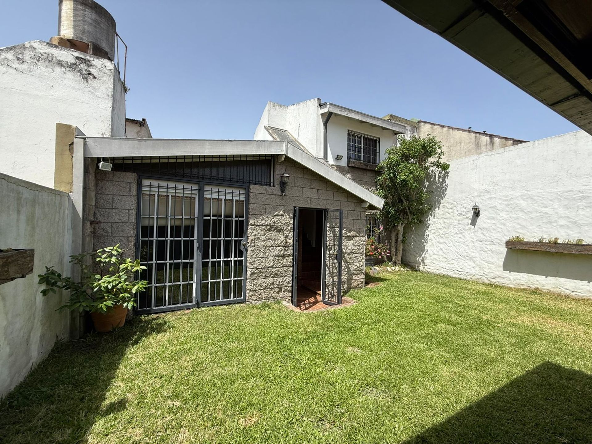 Casa 4 Amb Olivos Cochera Jardin Parrilla Permuta