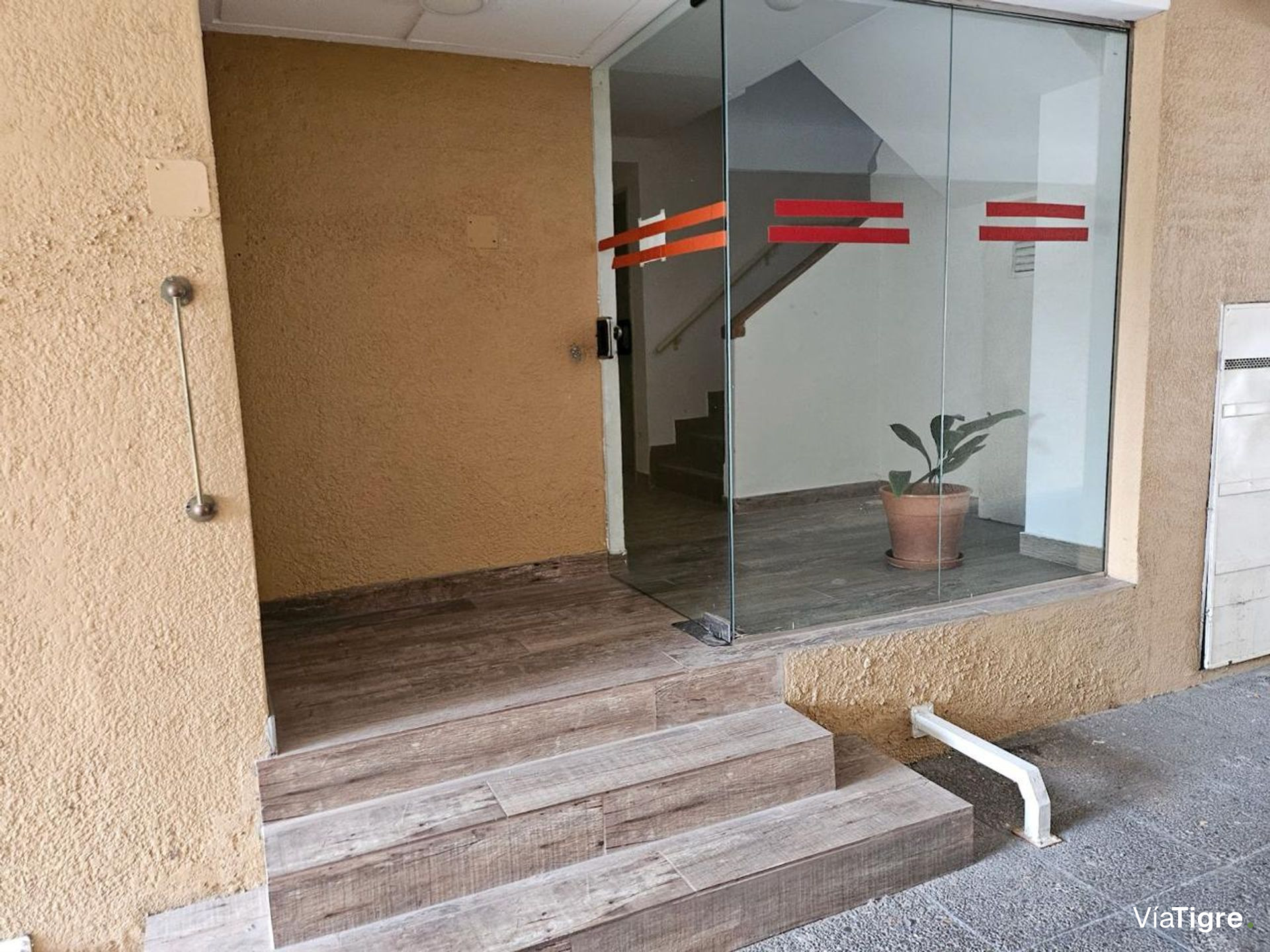 ALQUILER Monoambiente con división en Martinez