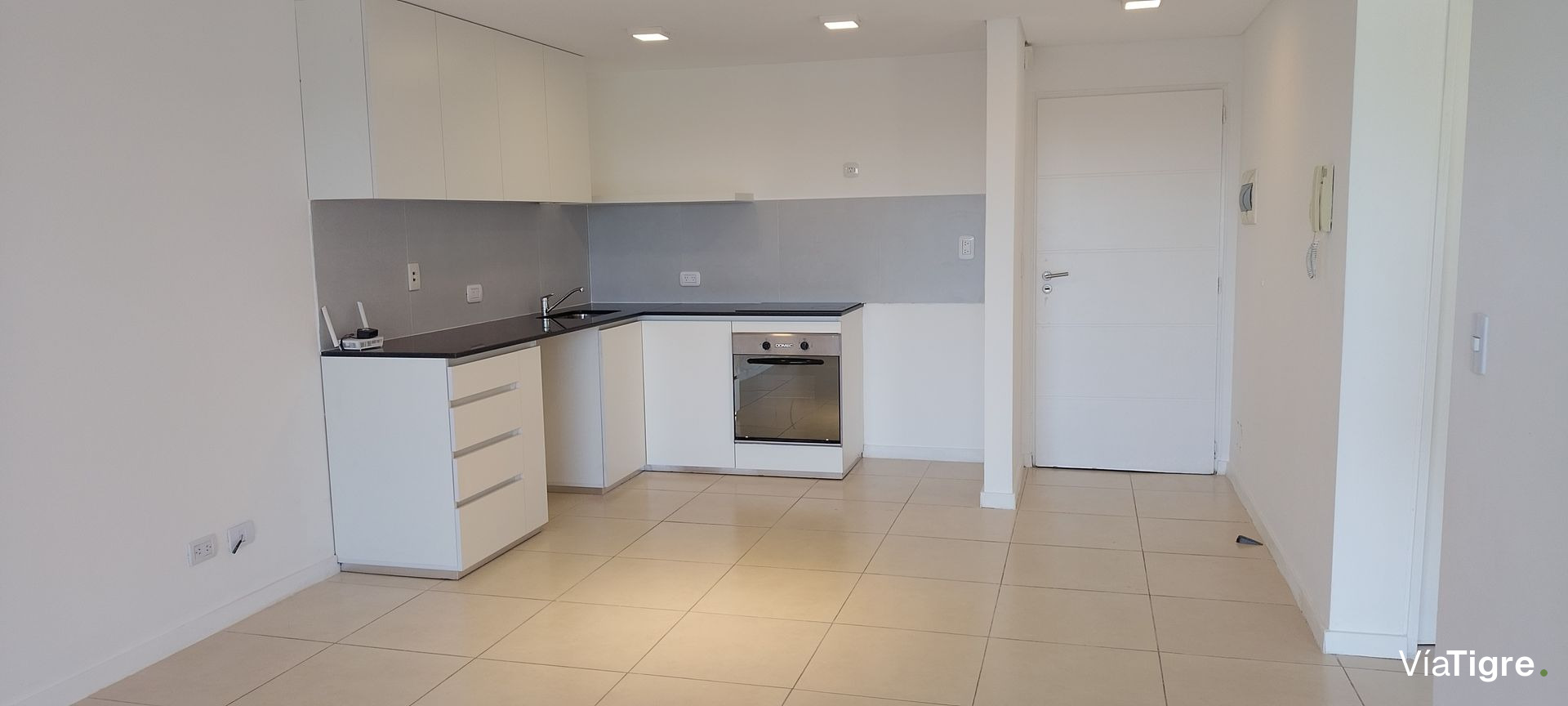 Alq. dto.2 amb. c/ cochera, dormitorio con vestid.