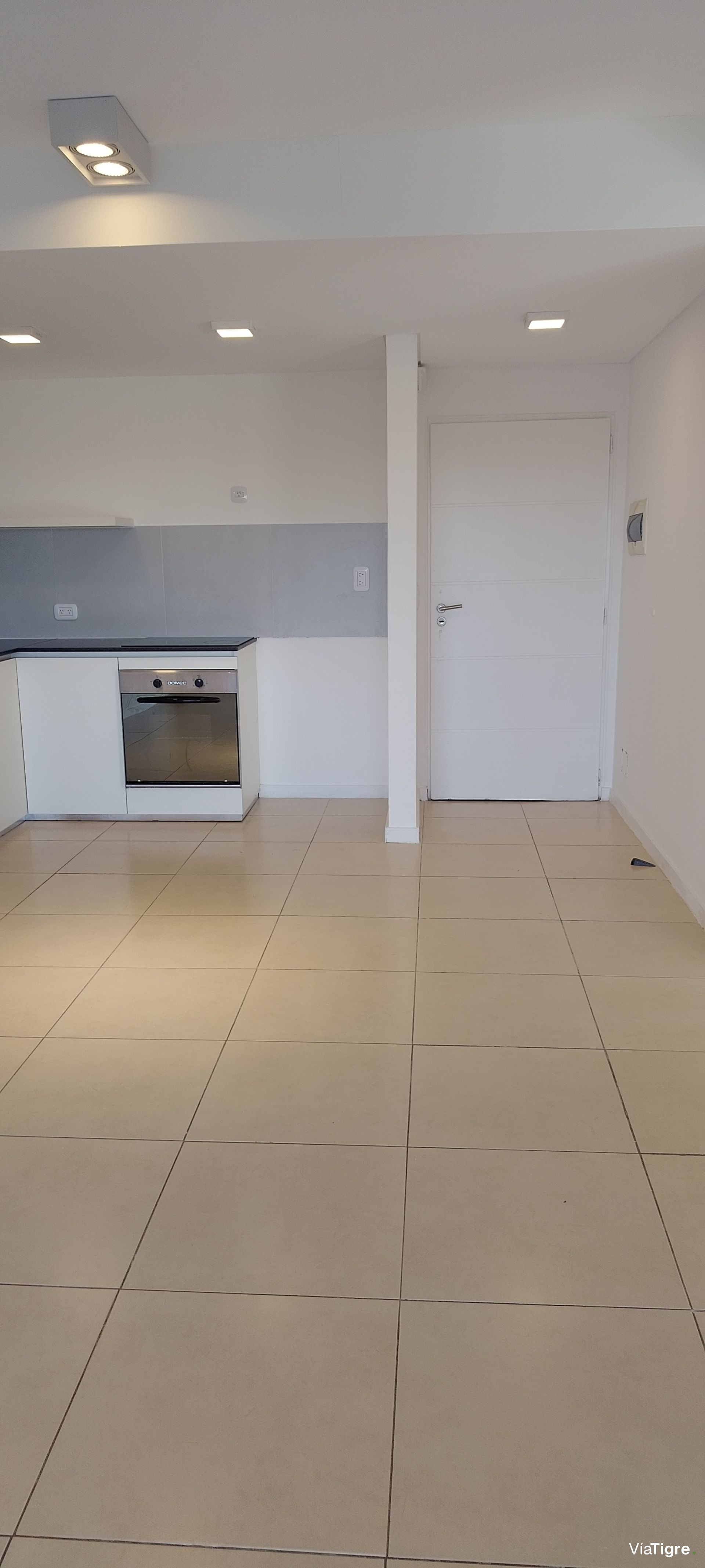 Alq. dto.2 amb. c/ cochera, dormitorio con vestid.