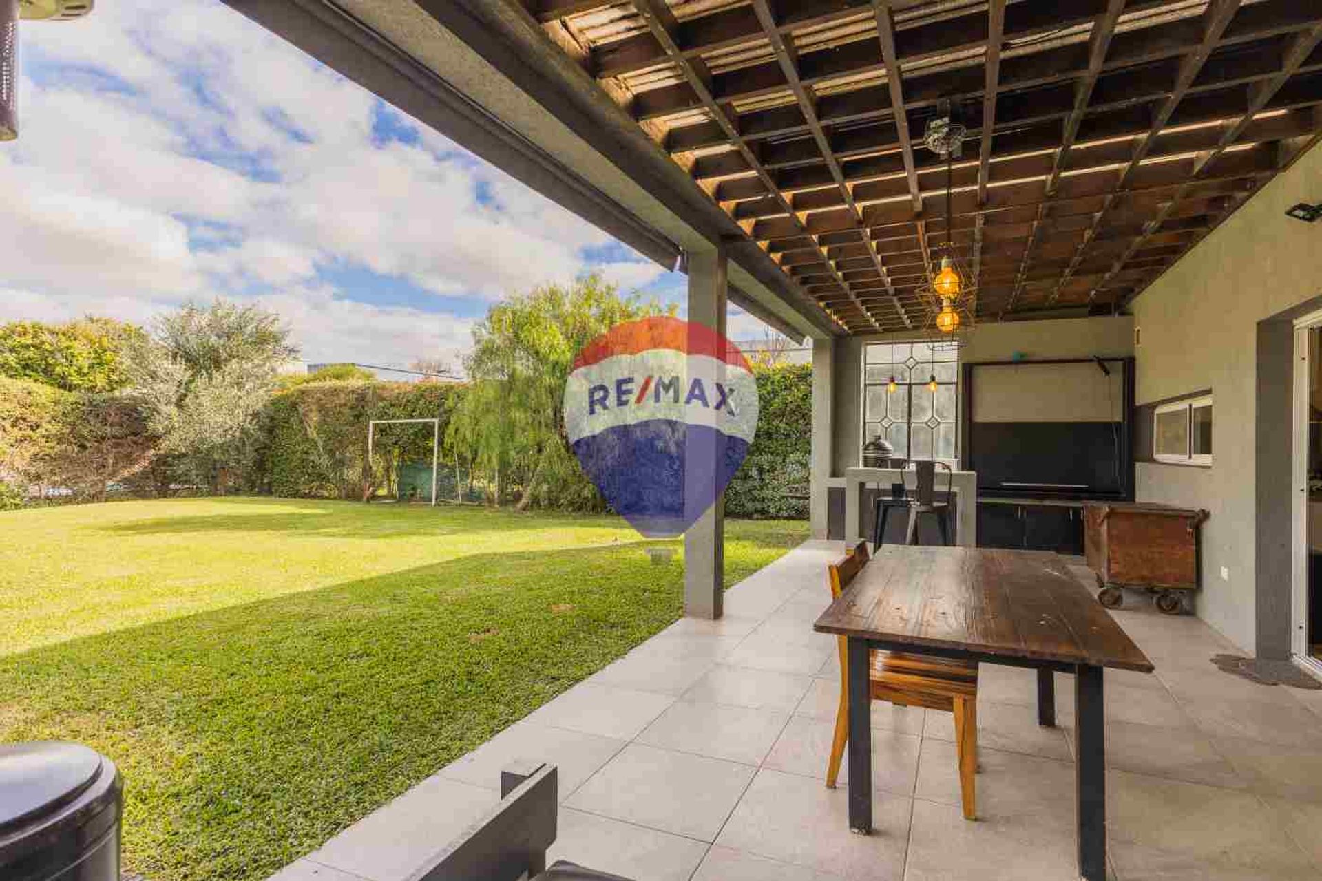 Venta casa 5 ambientes Tigre barrio cerrado pileta