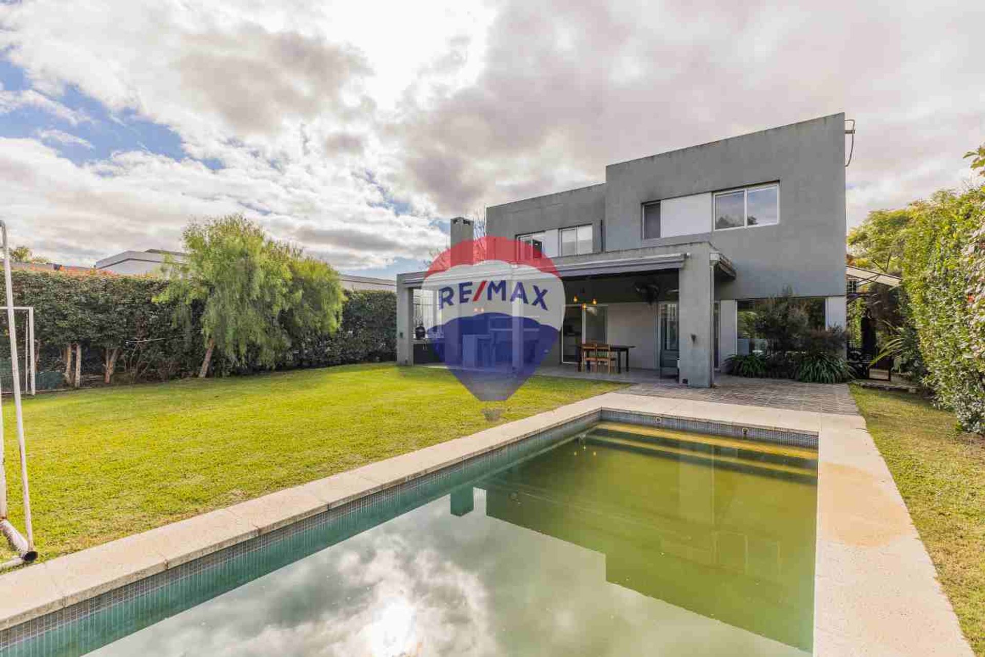 Venta casa 5 ambientes Tigre barrio cerrado pileta