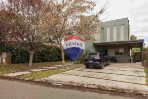Venta casa 5 ambientes Tigre barrio cerrado pileta