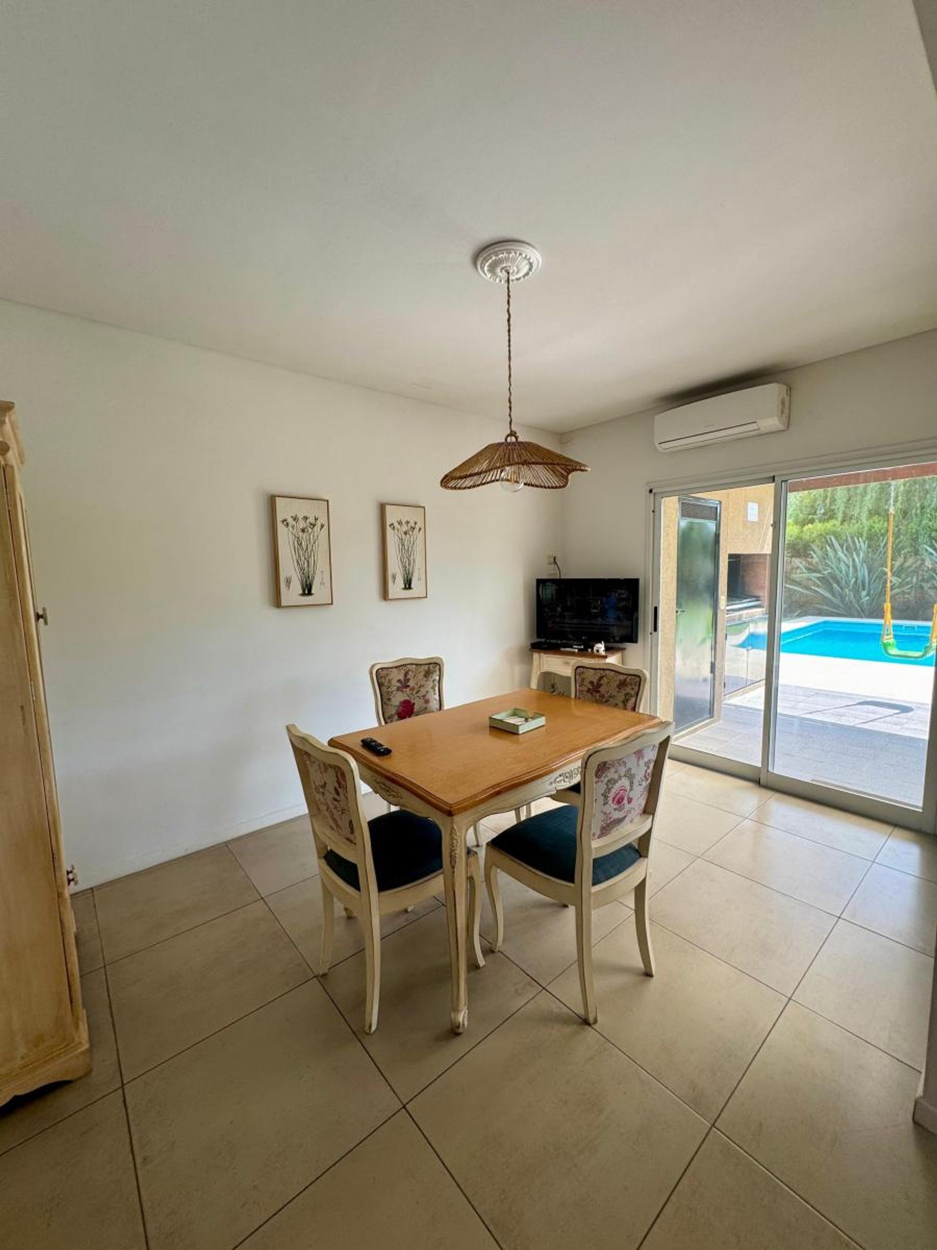 Casa en ALQUILER ANUAL en La Comarca con Pileta