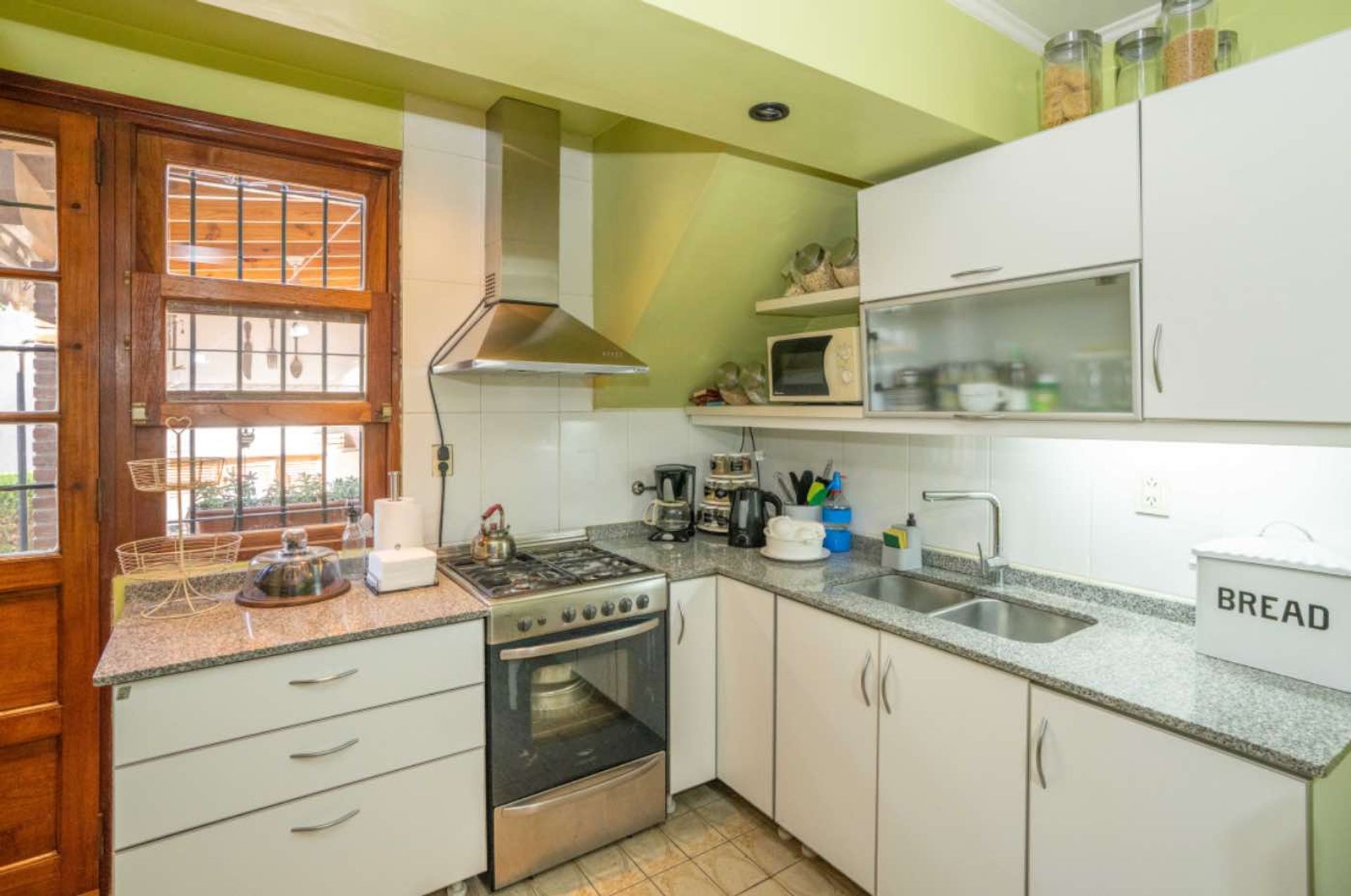 Casa c/jardin y parrilla en venta en Florida Este