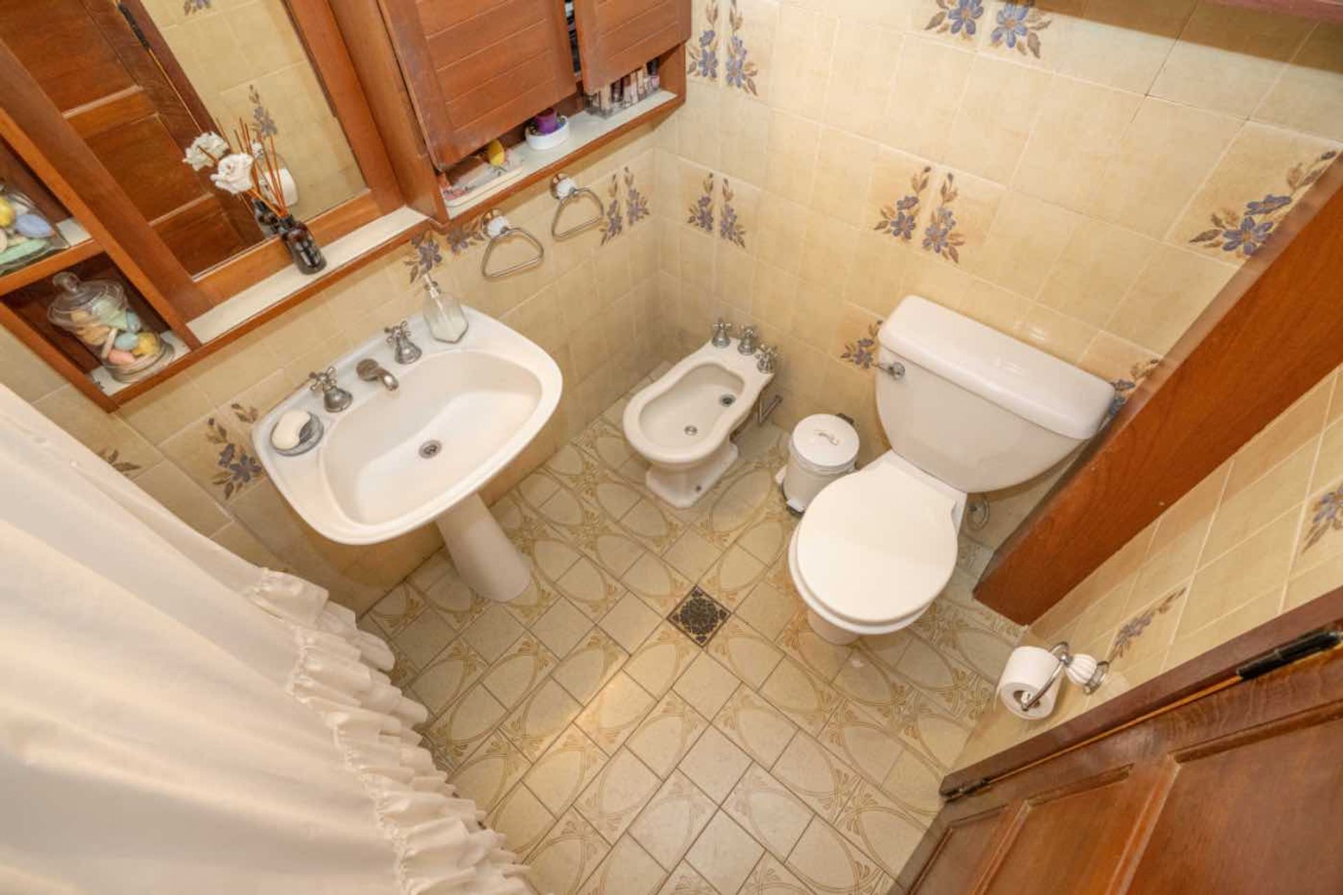 Casa c/jardin y parrilla en venta en Florida Este