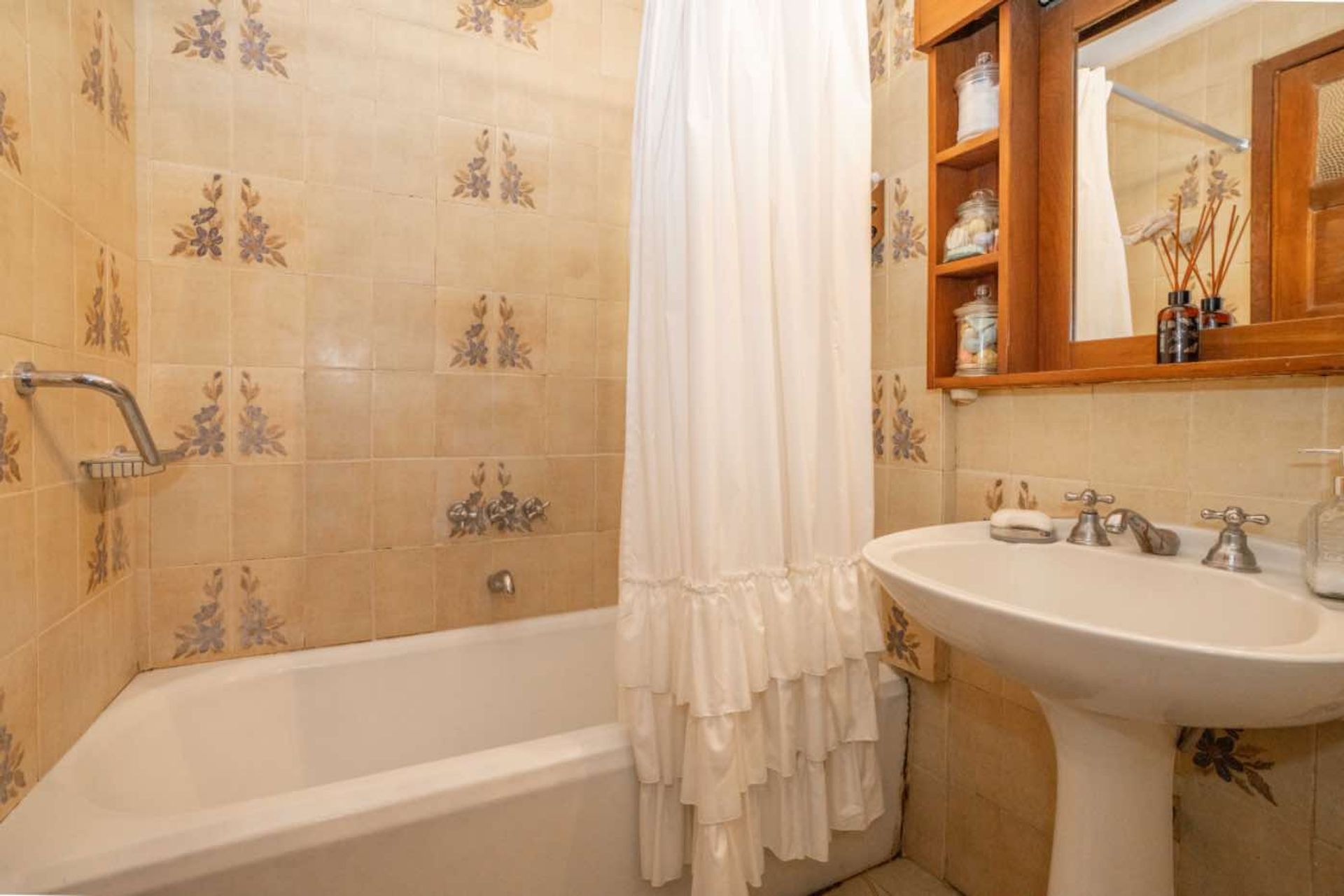 Casa c/jardin y parrilla en venta en Florida Este