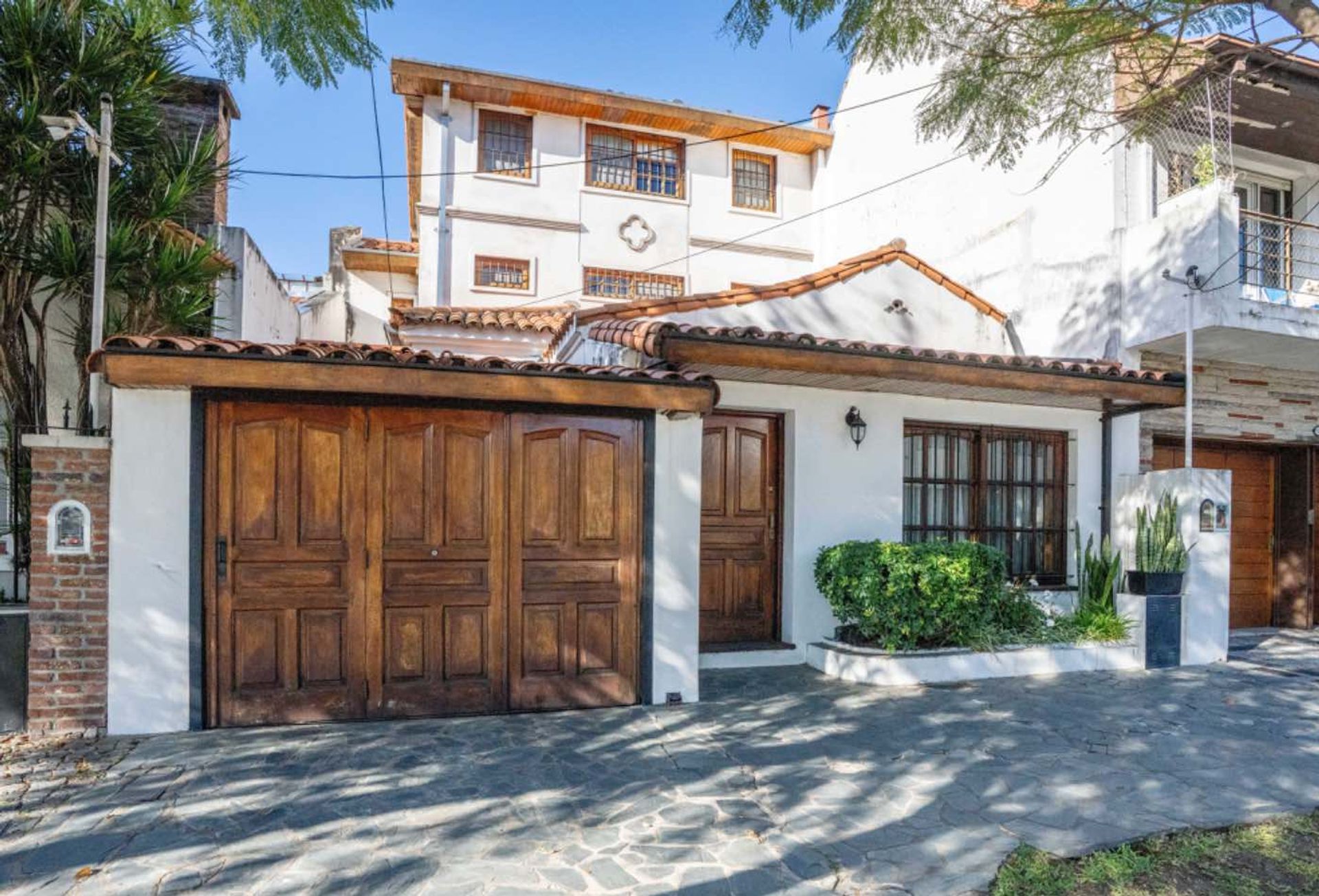 Casa c/jardin y parrilla en venta en Florida Este