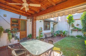 Casa c/jardin y parrilla en venta en Florida Este