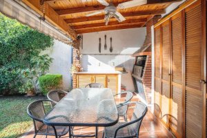 Casa c/jardin y parrilla en venta en Florida Este
