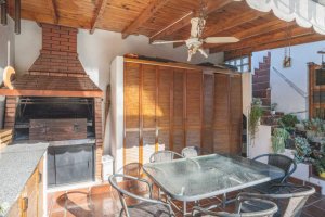 Casa c/jardin y parrilla en venta en Florida Este