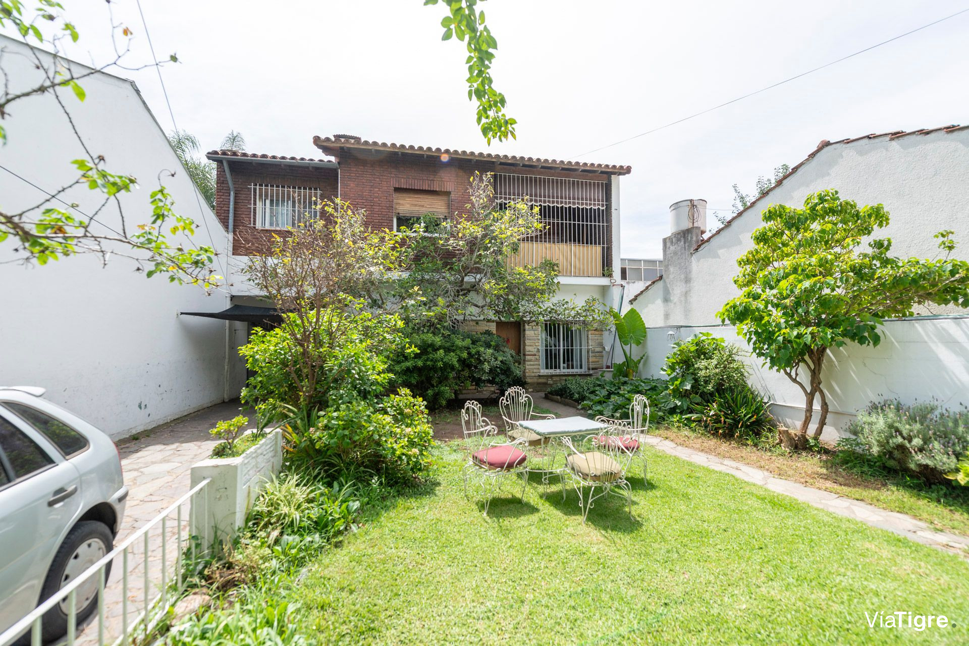 Casa multifamiliar Venta 7 amb. con jardin-Olivos