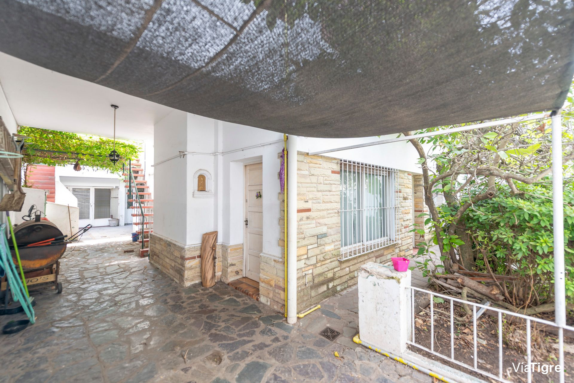 Casa multifamiliar Venta 7 amb. con jardin-Olivos