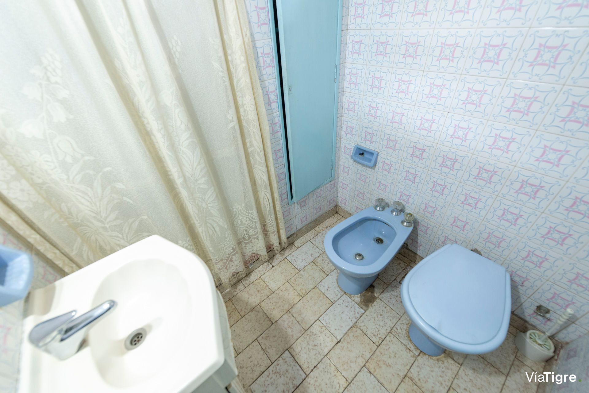Casa multifamiliar Venta 7 amb. con jardin-Olivos