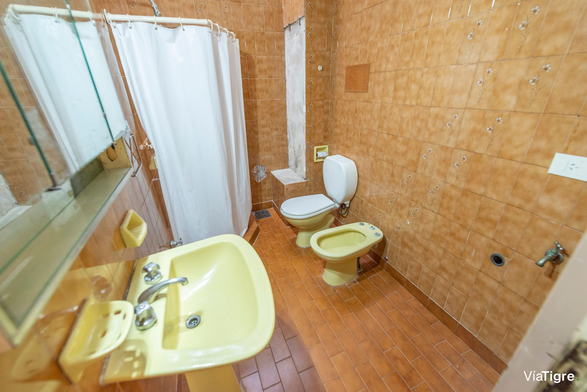 Casa multifamiliar Venta 7 amb. con jardin-Olivos