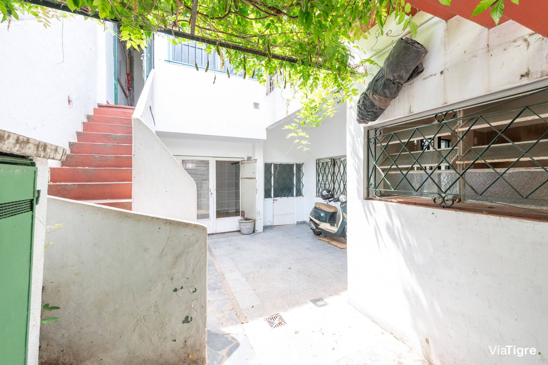 Casa multifamiliar Venta 7 amb. con jardin-Olivos
