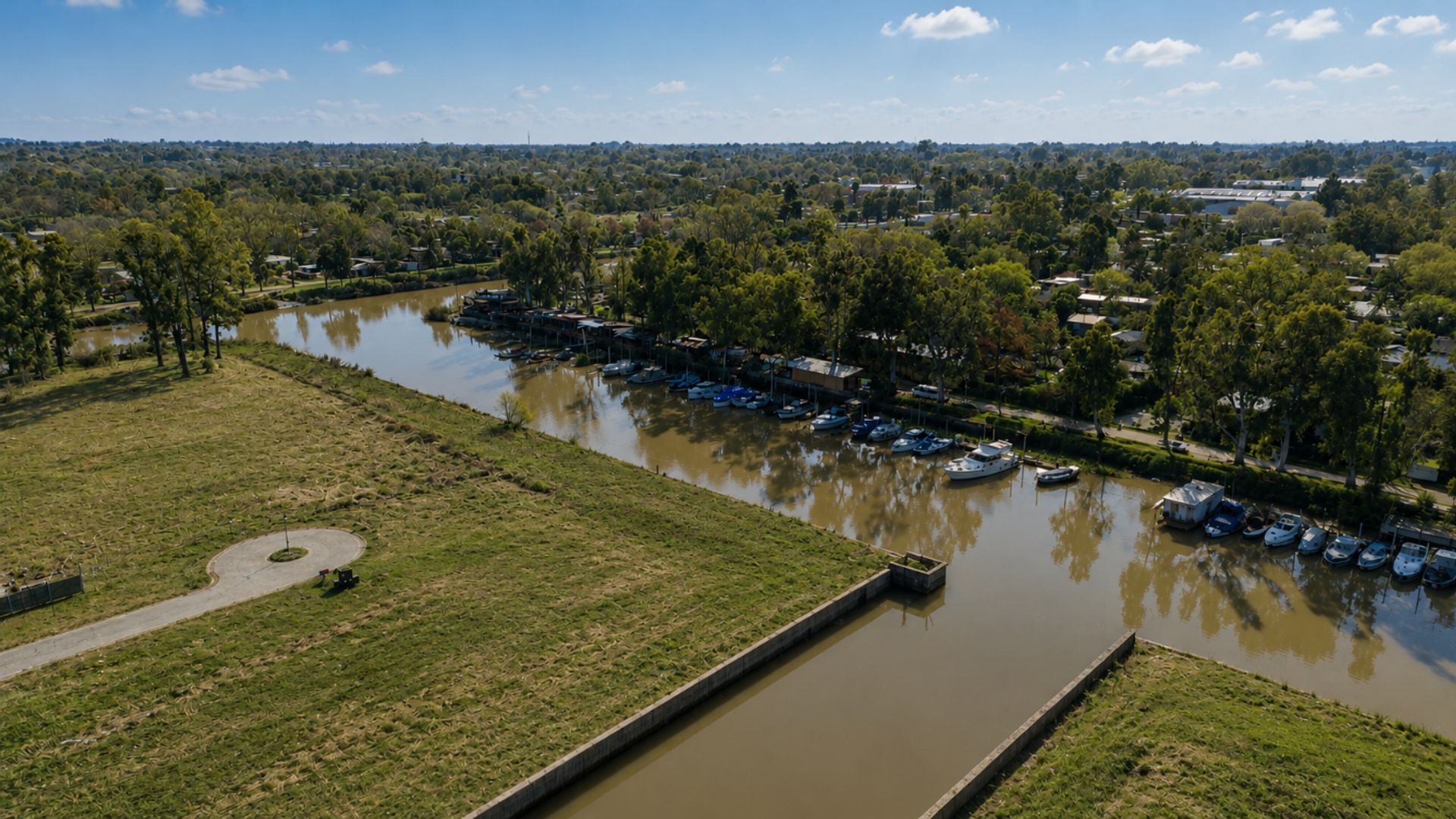 Lote Premium con Amarra en Náutico Villanueva