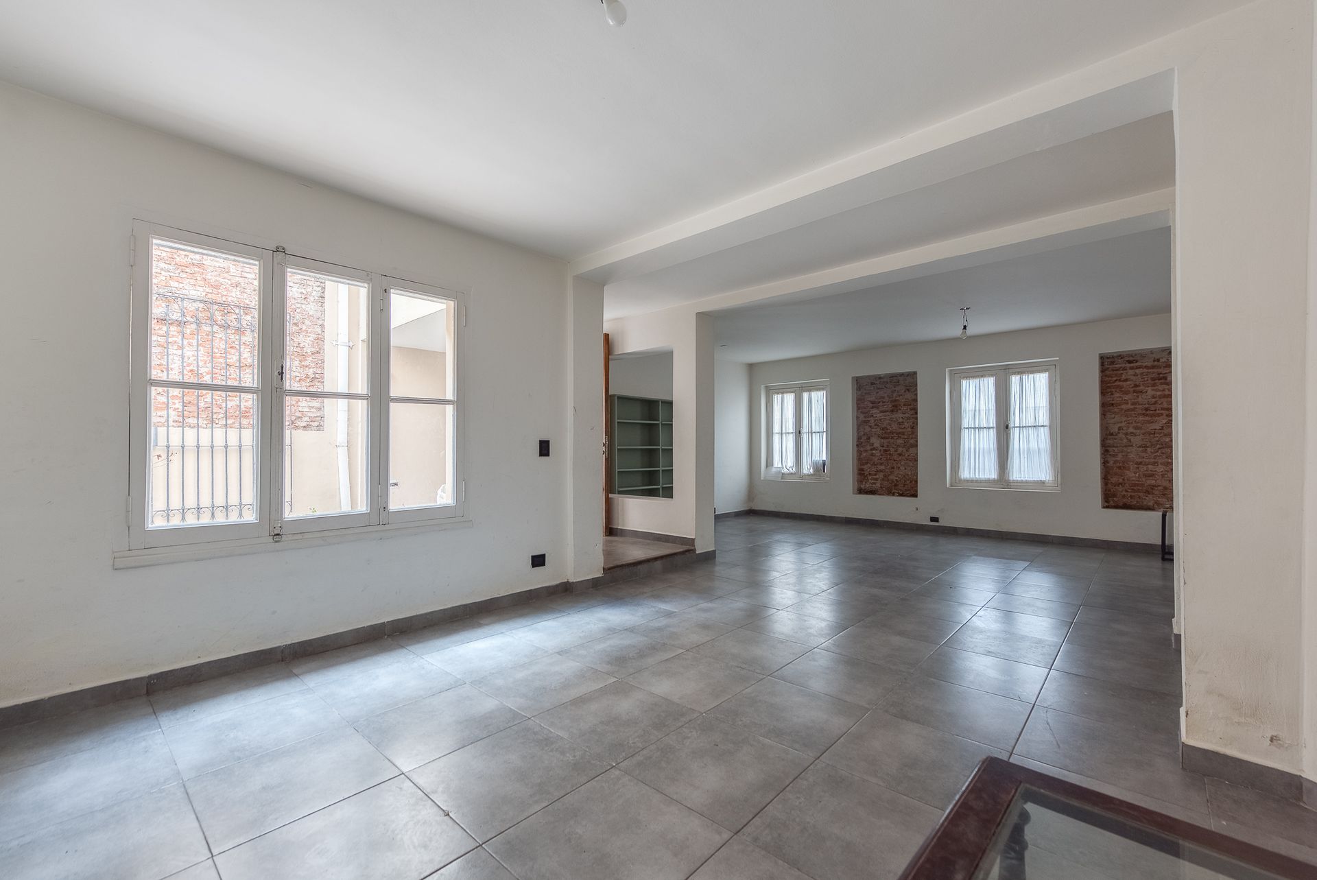 Casa moderna con jardín y pileta