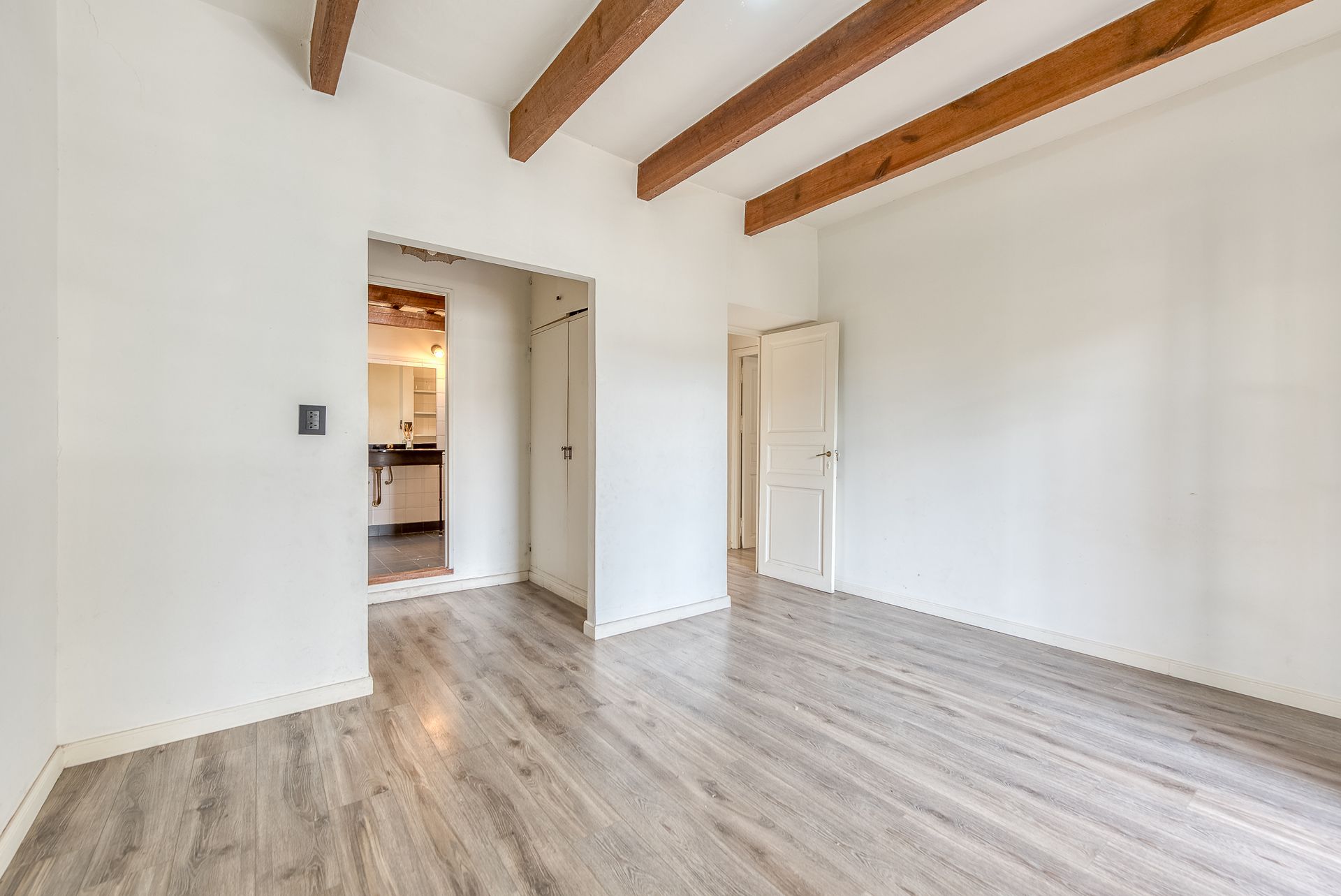 Casa moderna con jardín y pileta