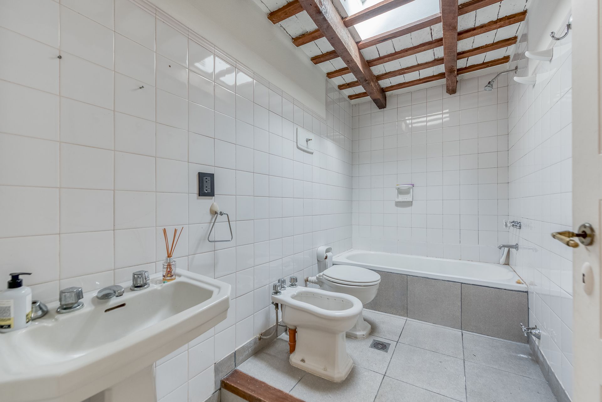Casa moderna con jardín y pileta