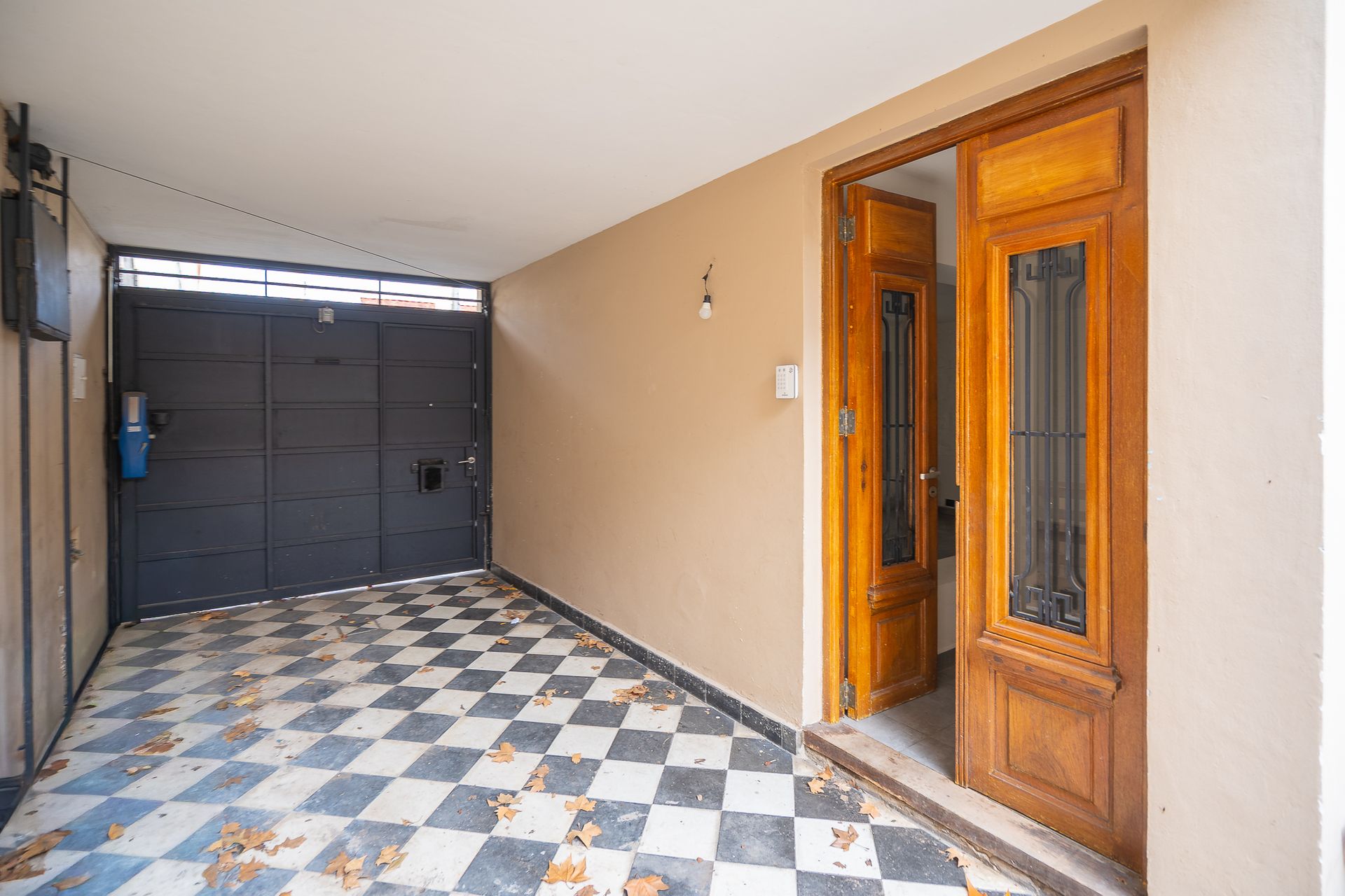 Casa moderna con jardín y pileta
