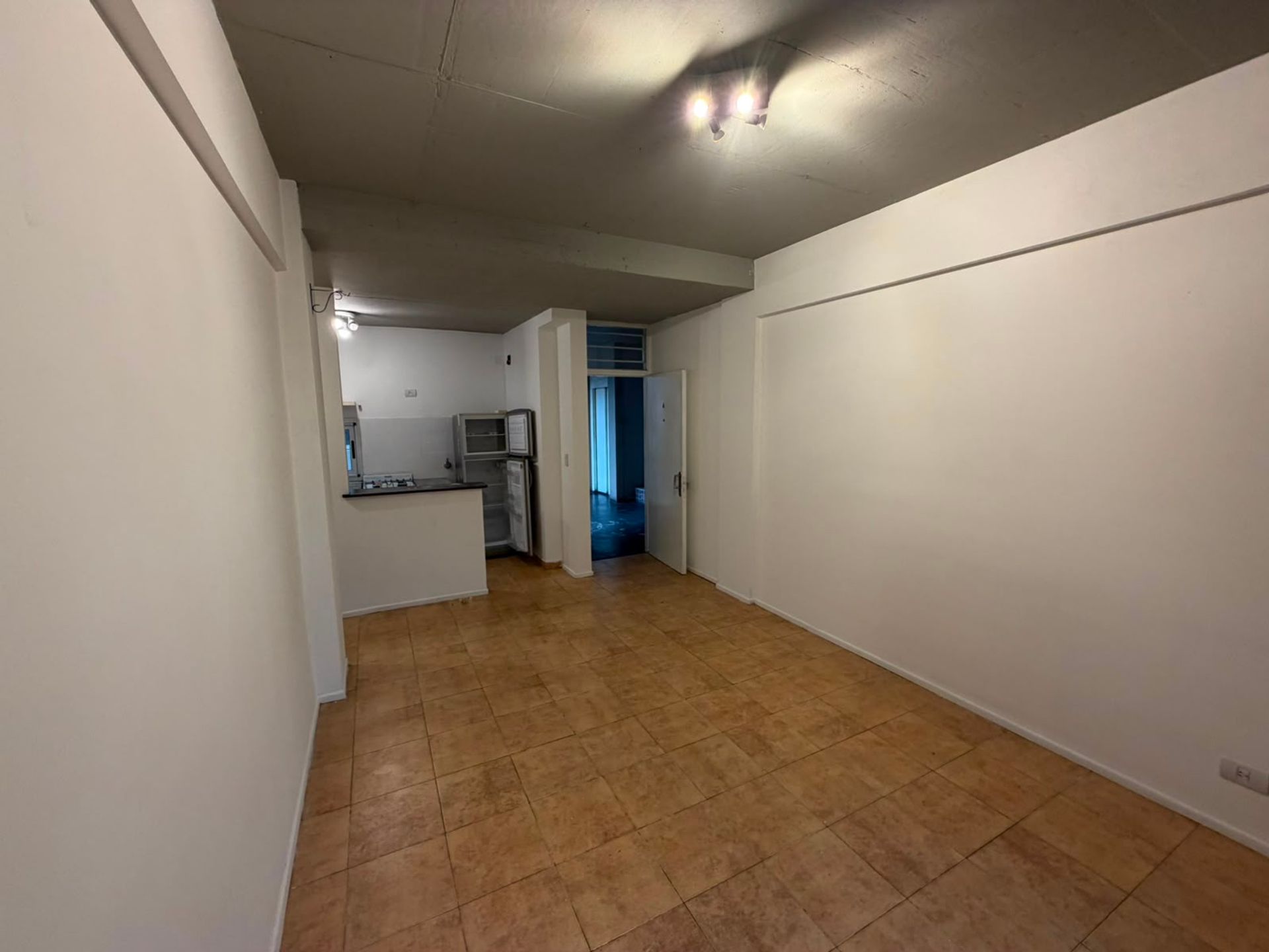 Alquiler Departamento 2 Ambientes C/Cochera Desc