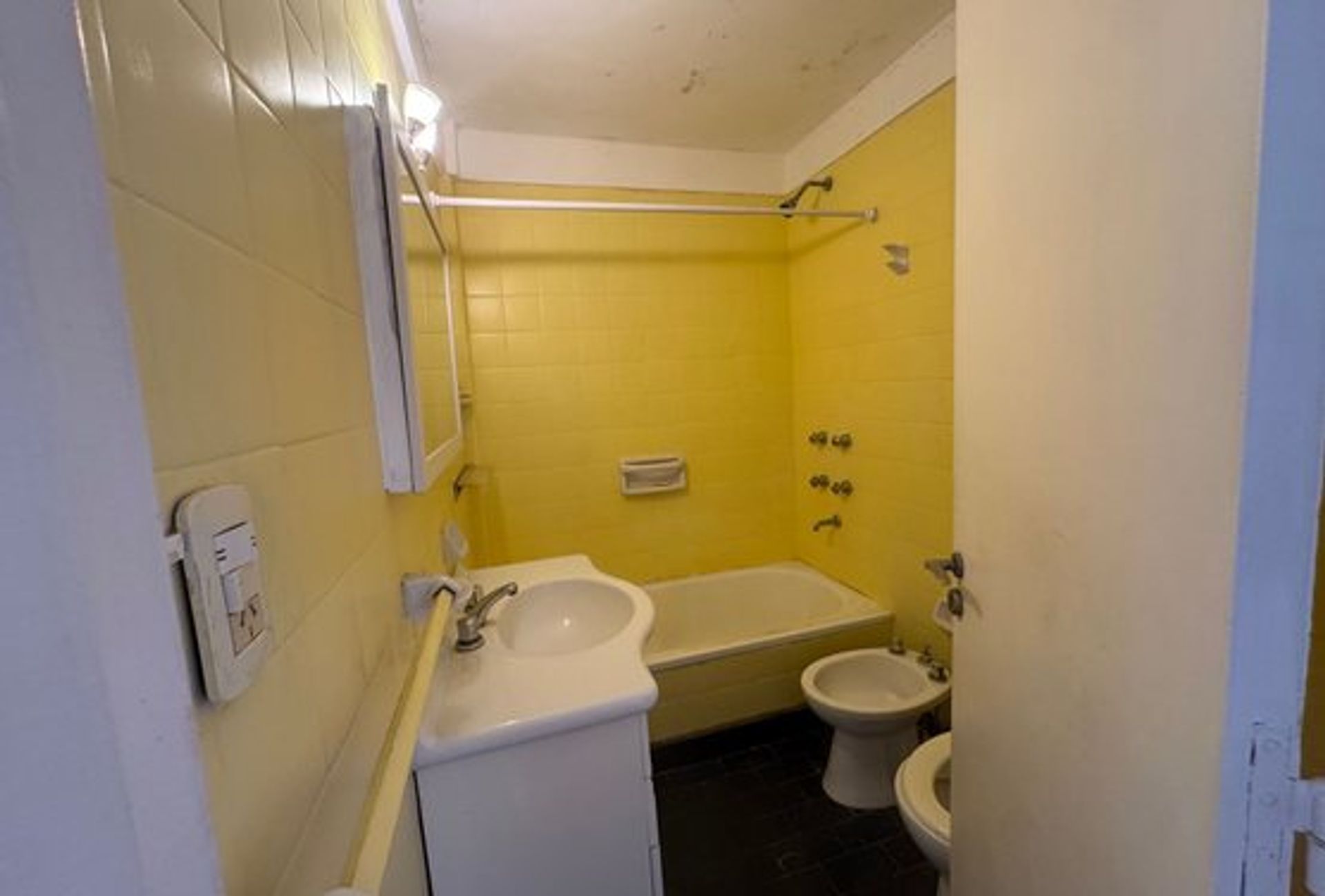 Venta 3 Ambientes Con Balcon Excelente Ubicación