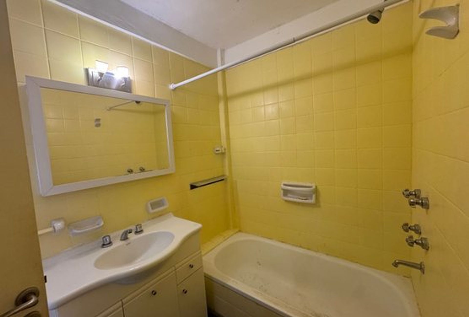 Venta 3 Ambientes Con Balcon Excelente Ubicación