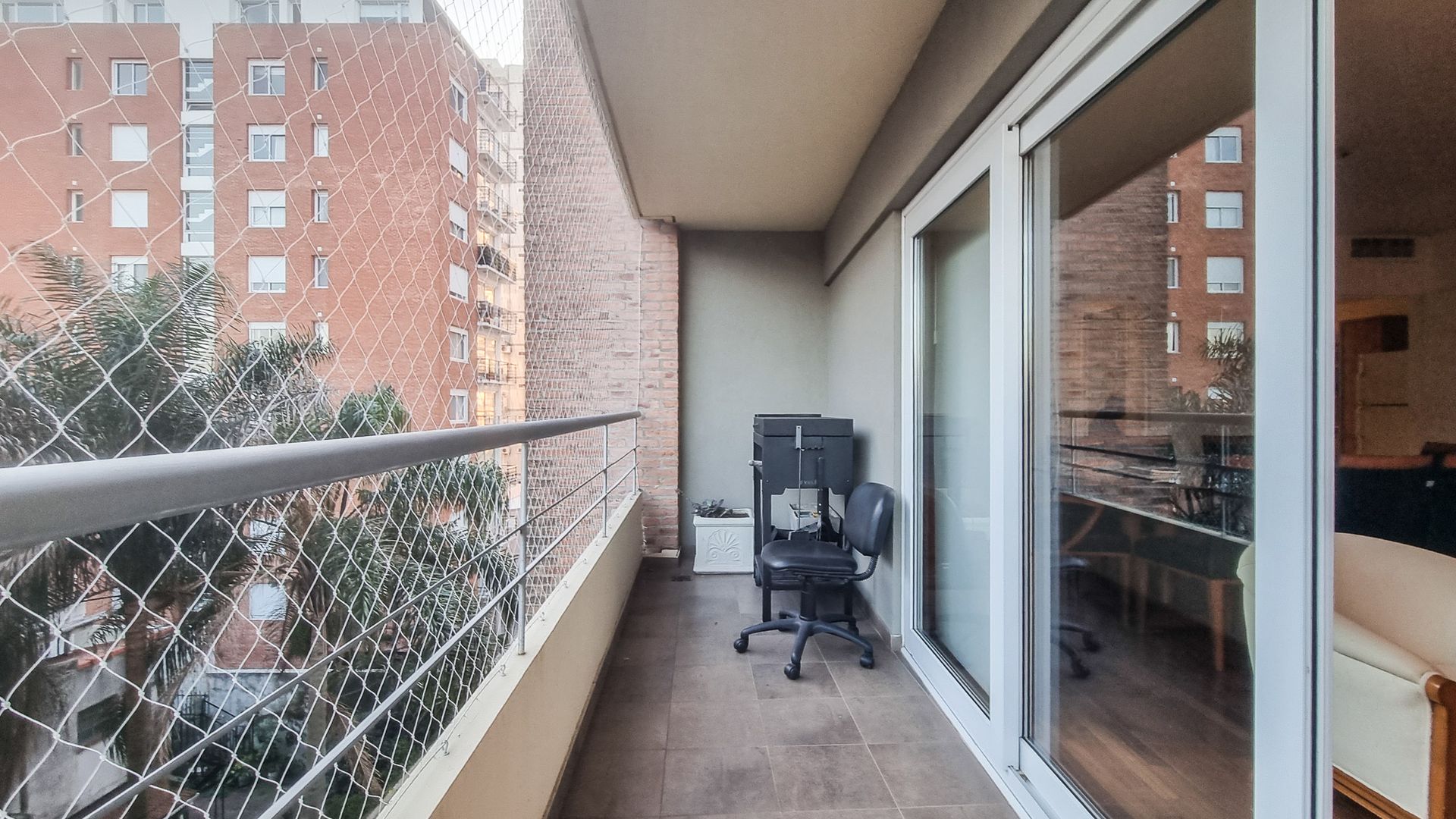 Depto. de tres ambientes amoblado en Martínez