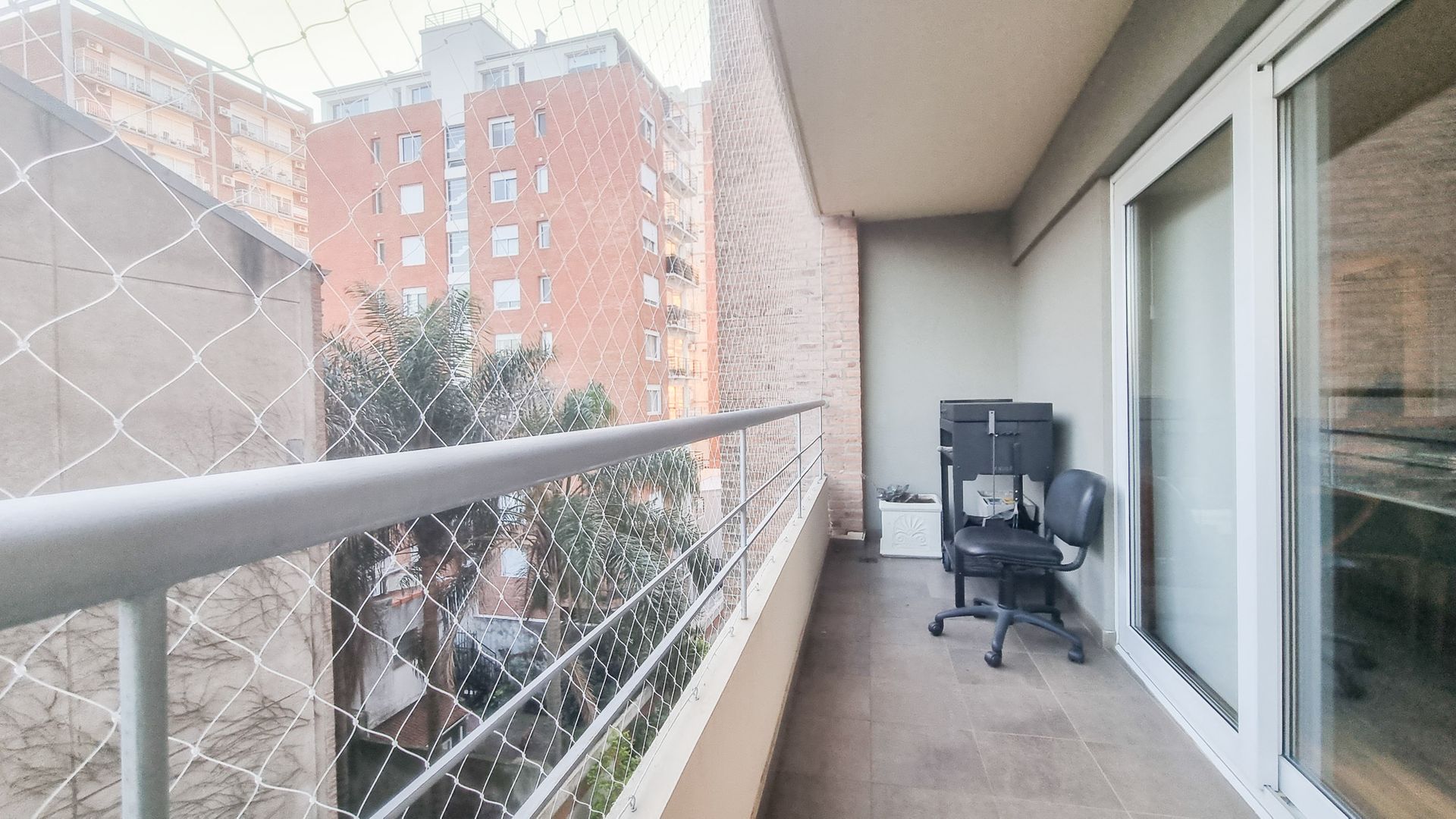 Depto. de tres ambientes amoblado en Martínez