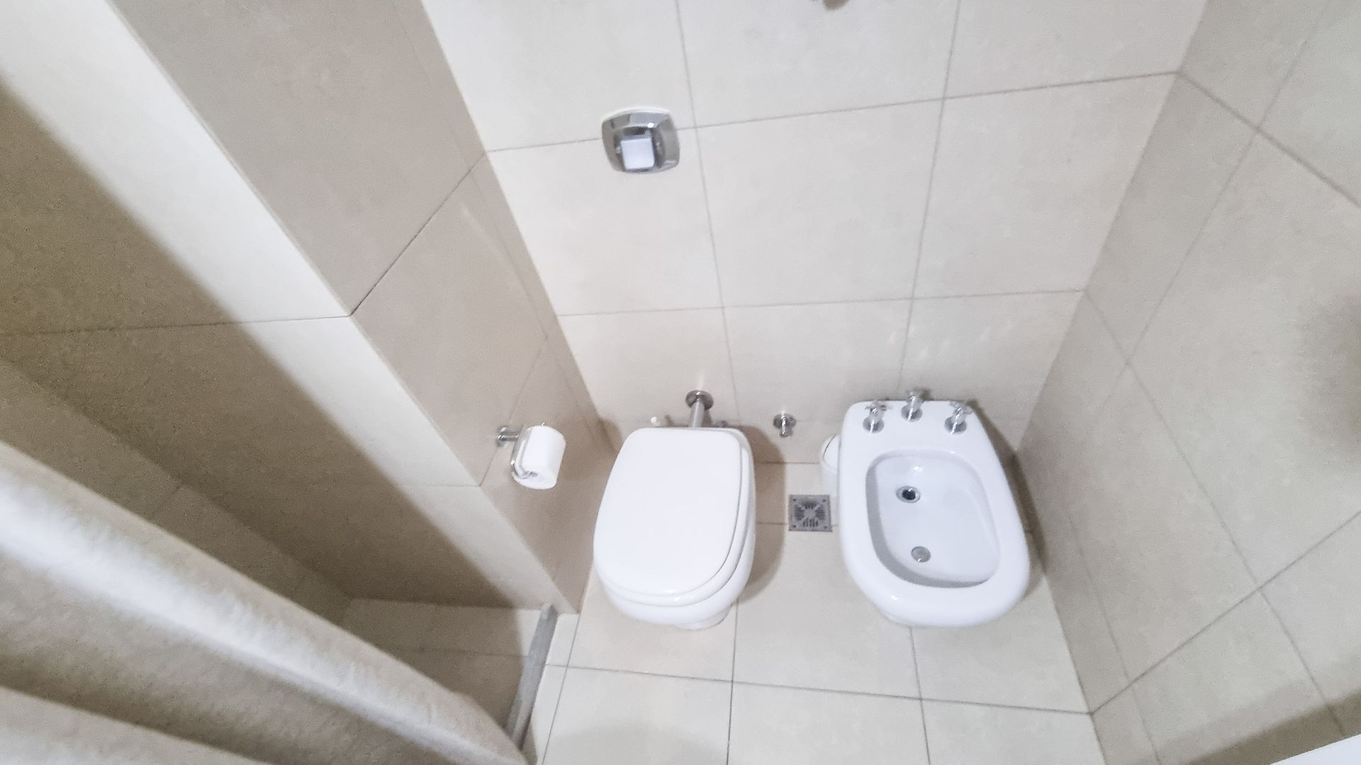 Depto. de tres ambientes amoblado en Martínez