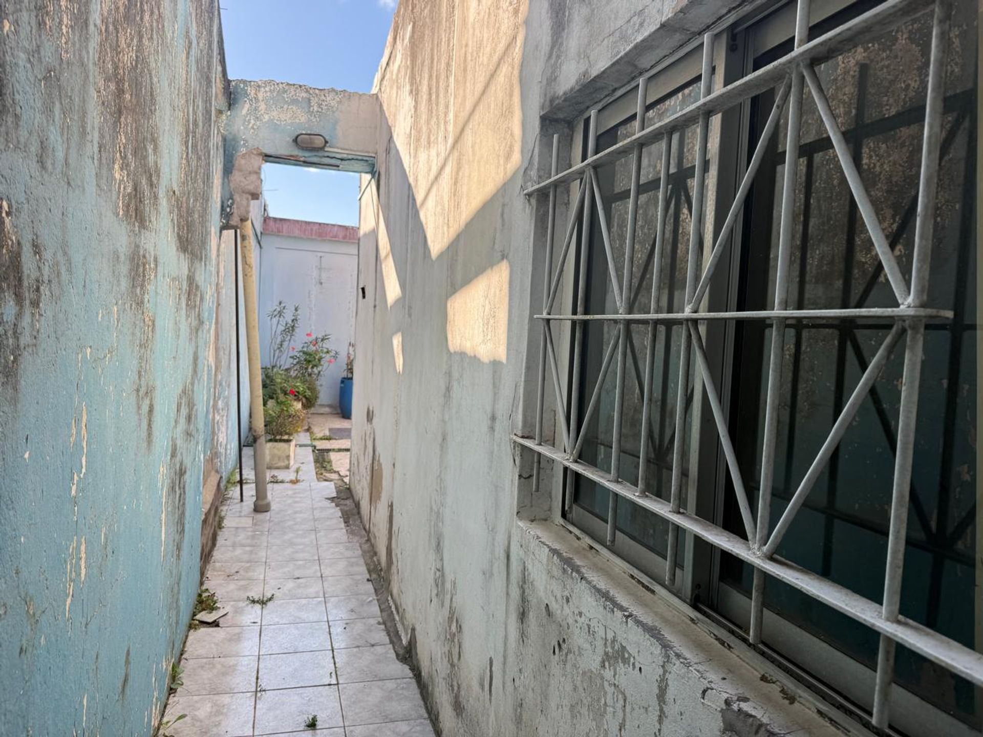 Venta Casa con Local y Gran Potencial en Virreyes