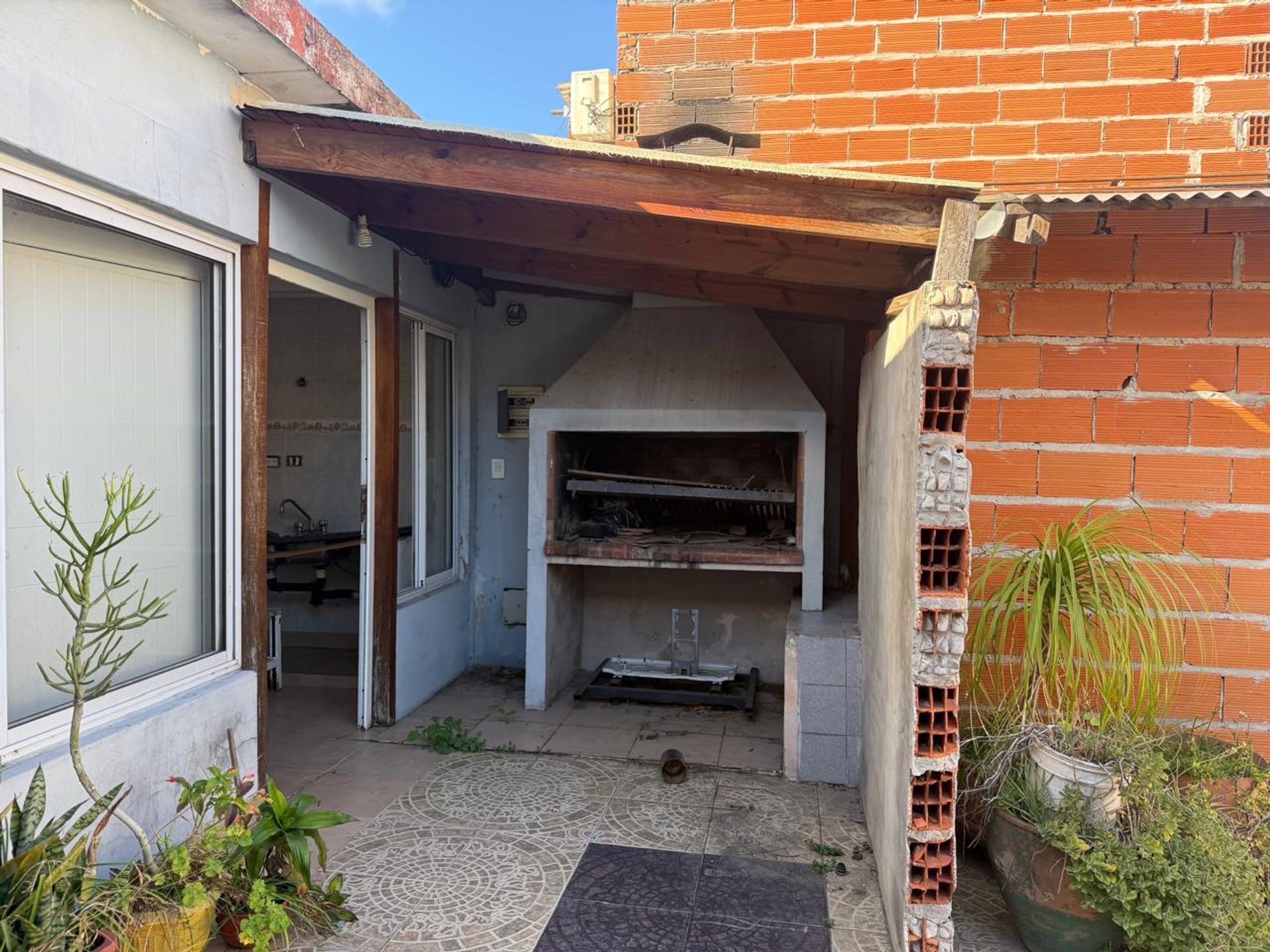 Venta Casa con Local y Gran Potencial en Virreyes