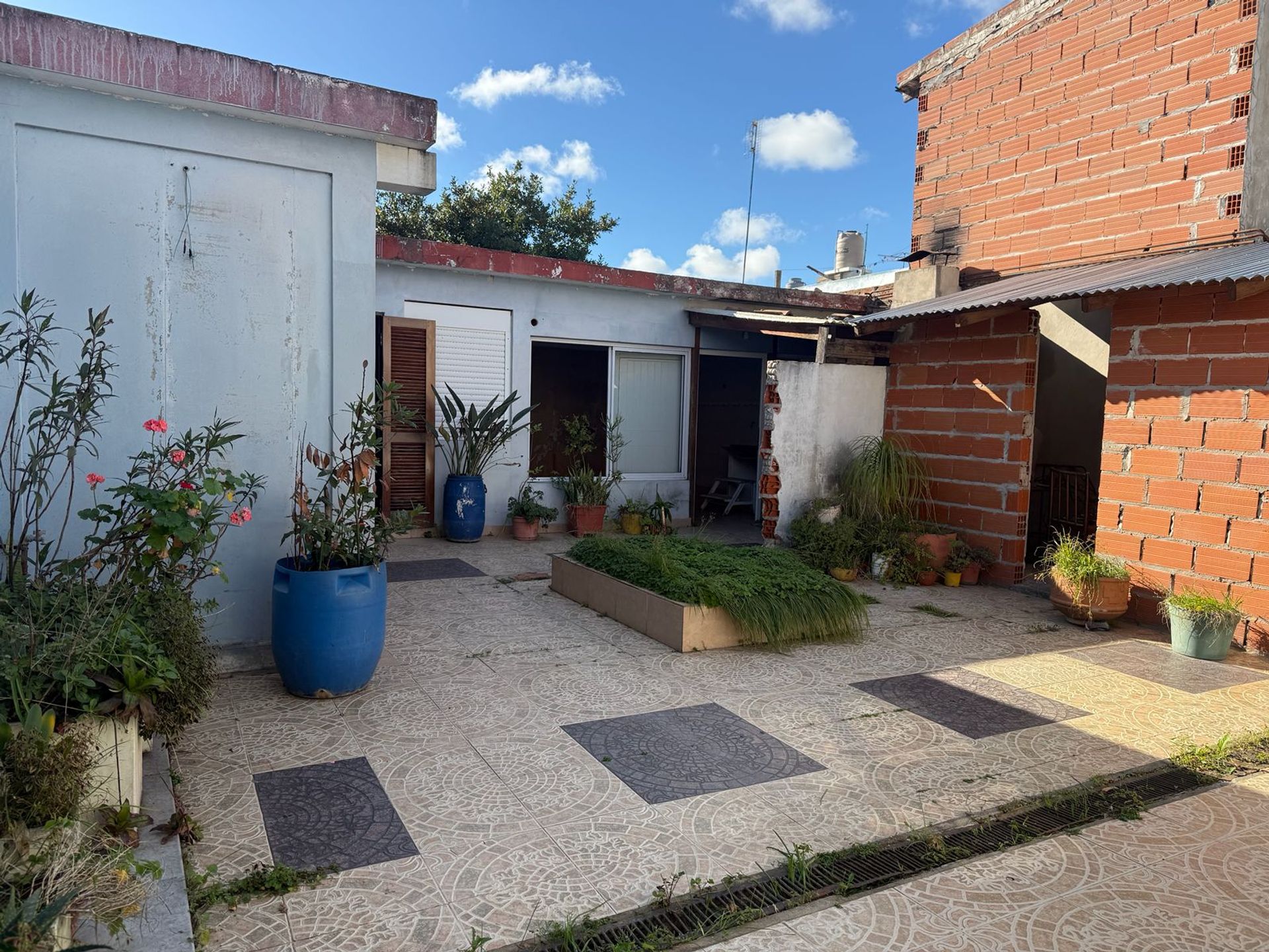 Venta Casa con Local y Gran Potencial en Virreyes