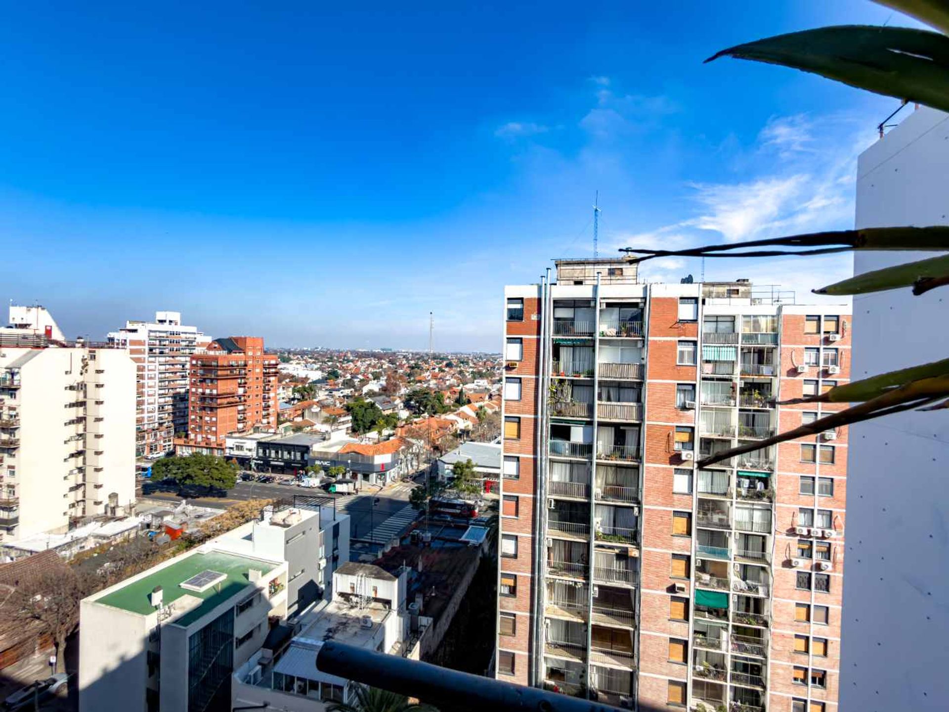 Tres Ambientes En Venta Con Balcon / Piso Alto