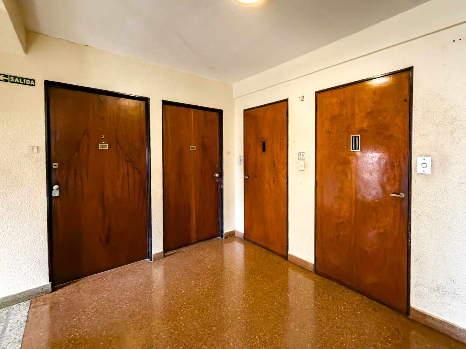 Tres Ambientes En Venta Con Balcon / Piso Alto